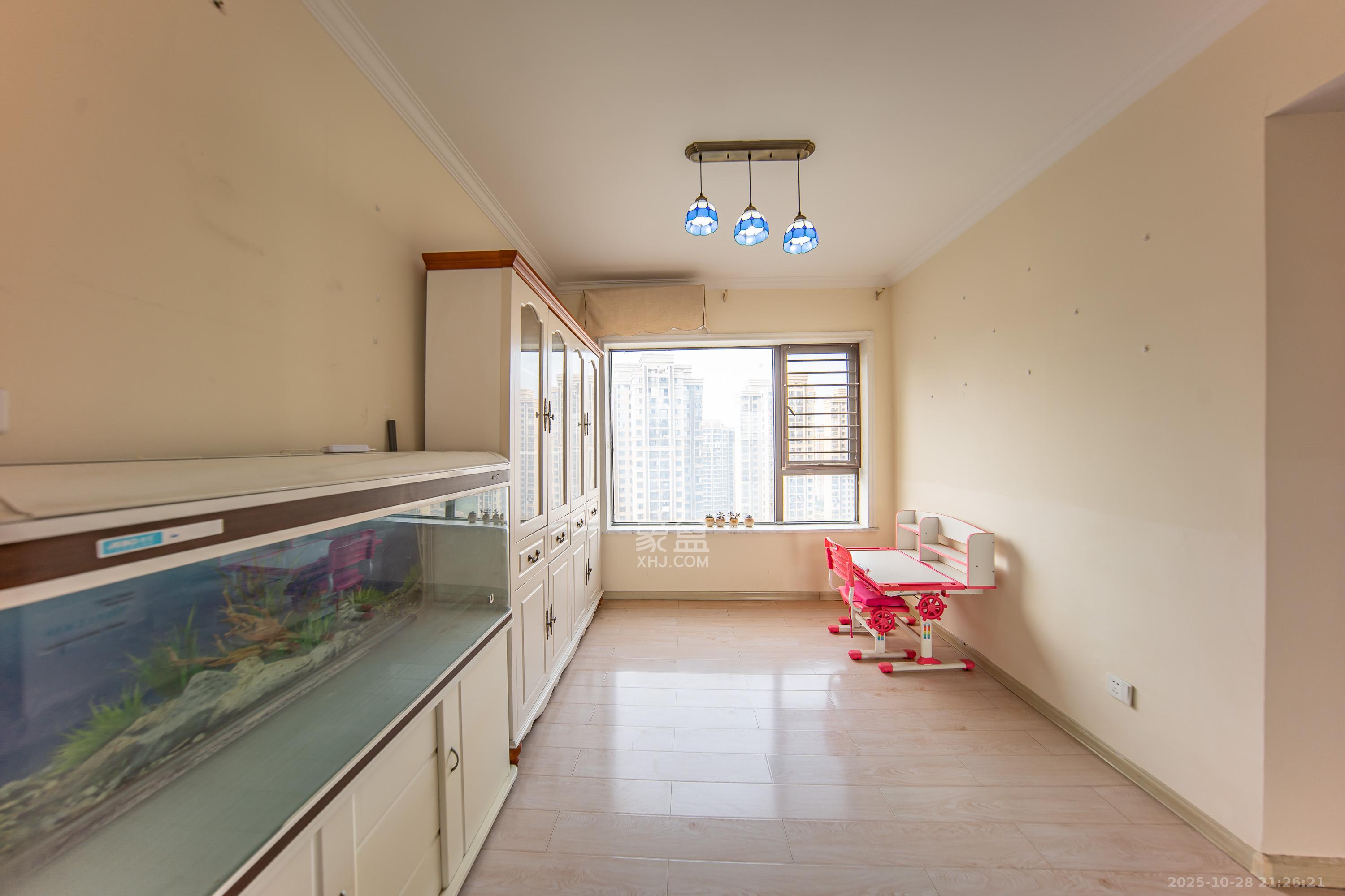 华润橡树湾  4室2厅2卫    105.0万卧室