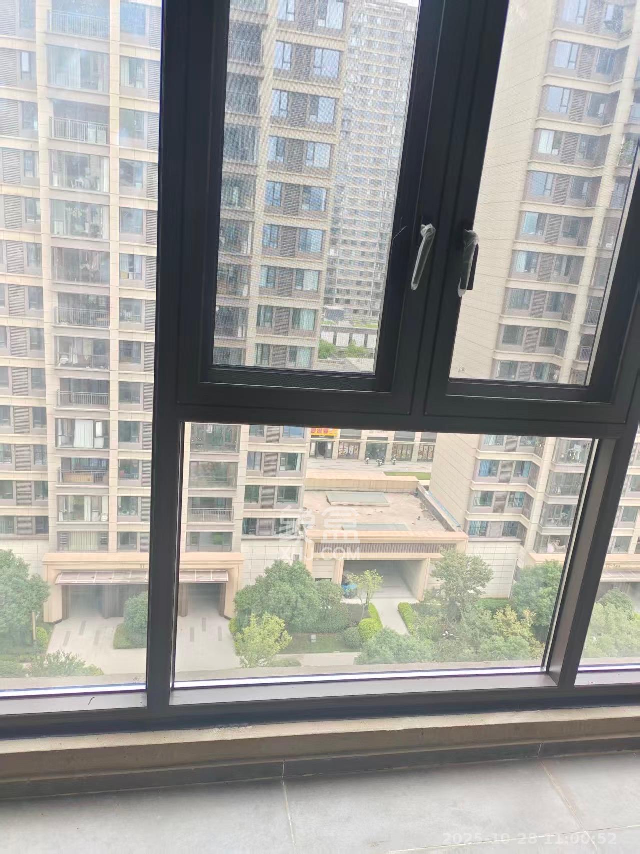 招商华发依云曦城 4室2厅2卫 2500.0元/月 招商华发依云曦城 4室2厅2卫 2500.0元/月室内图