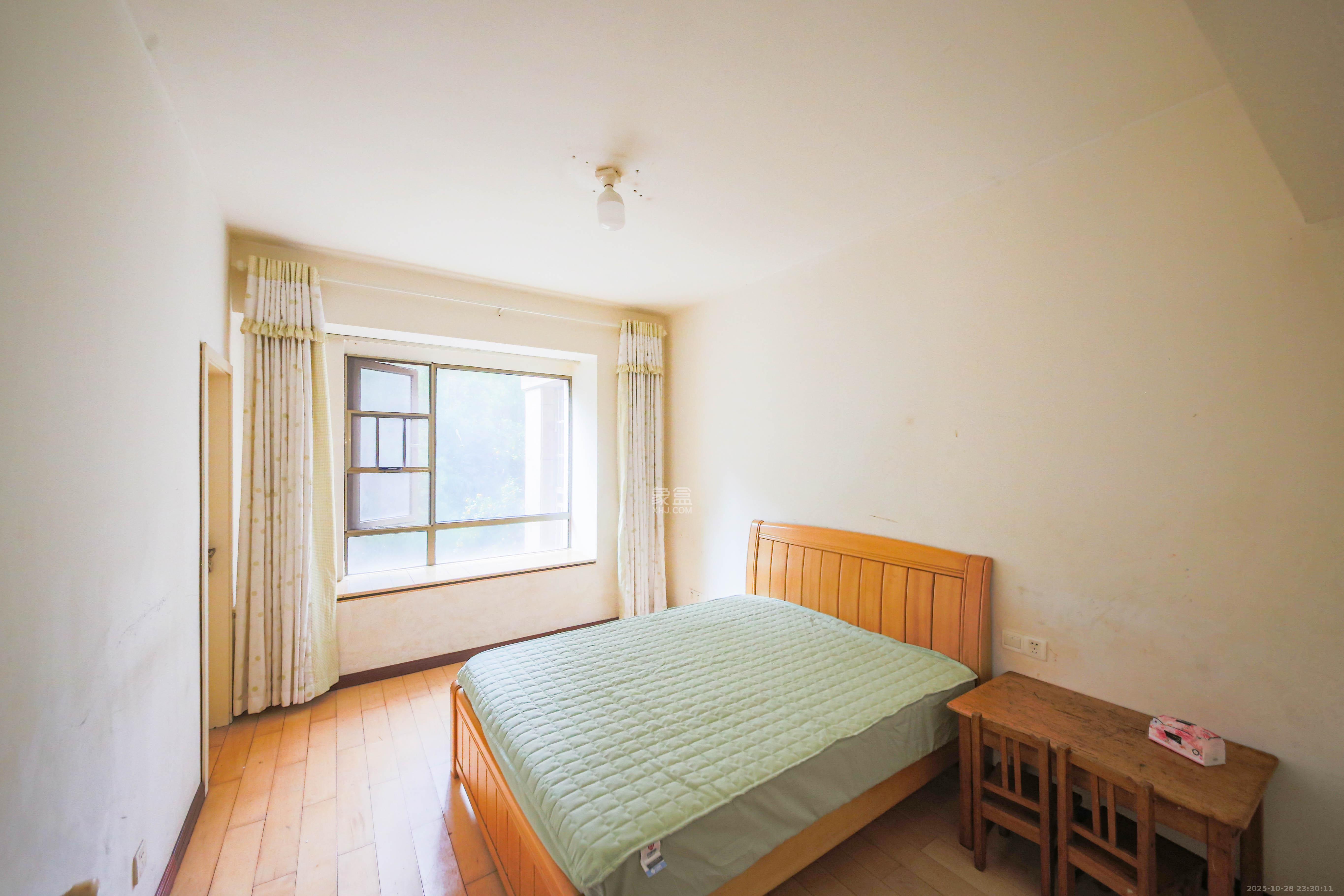 奥林匹克花园 4室2厅1卫 210.0万 奥林匹克花园 4室2厅1卫 210.0万卧室