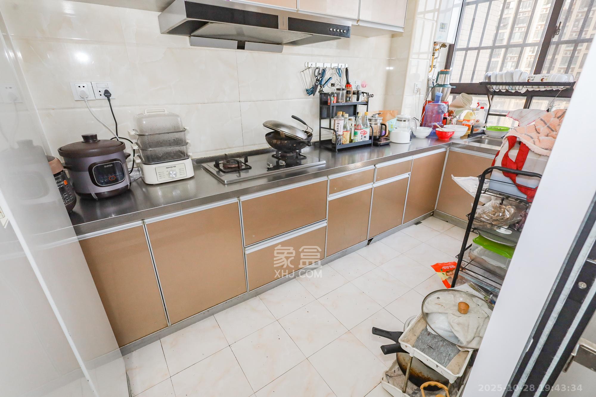 钰龙天下二期(钰龙佳园)  3室2厅2卫    265.0万 钰龙天下二期(钰龙佳园)  3室2厅2卫    265.0万厨房