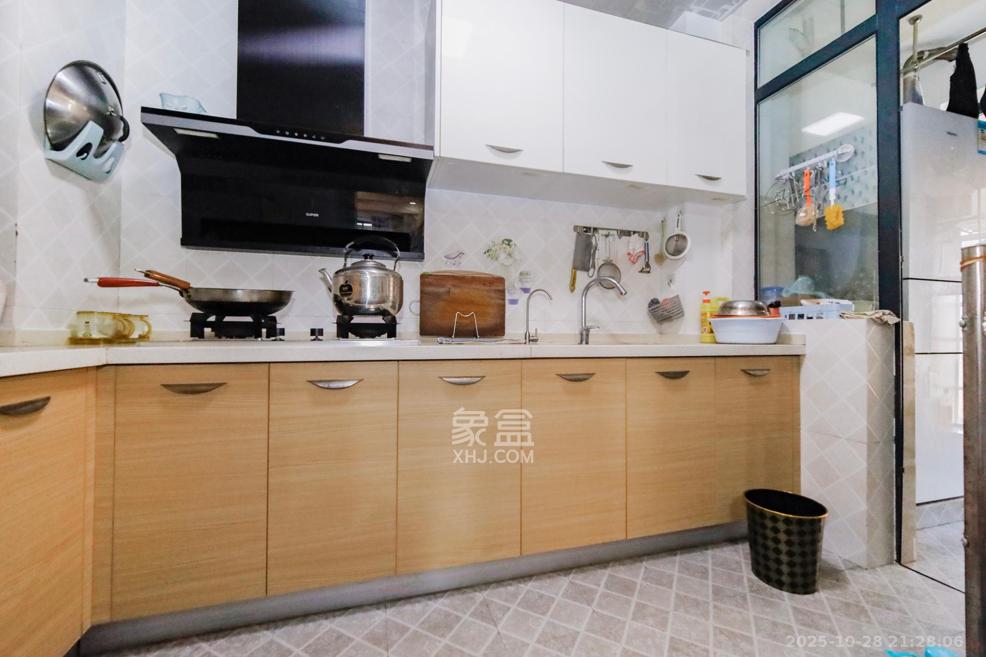 新盛珑璟台  2室2厅2卫    65.8万厨房