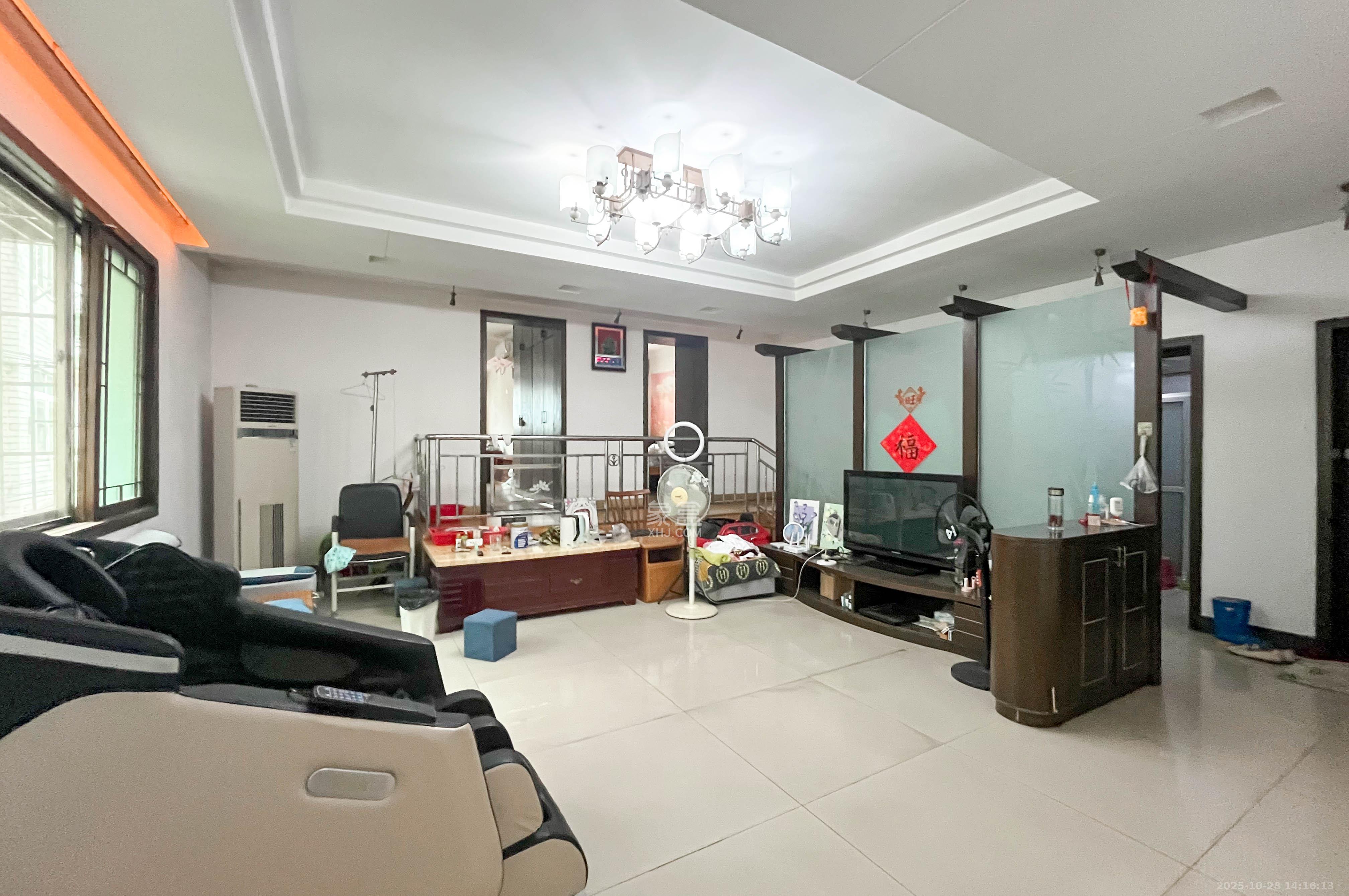 西韵公寓(西苑公寓) 3室2厅2卫 120.0万 西韵公寓(西苑公寓) 3室2厅2卫 120.0万客厅