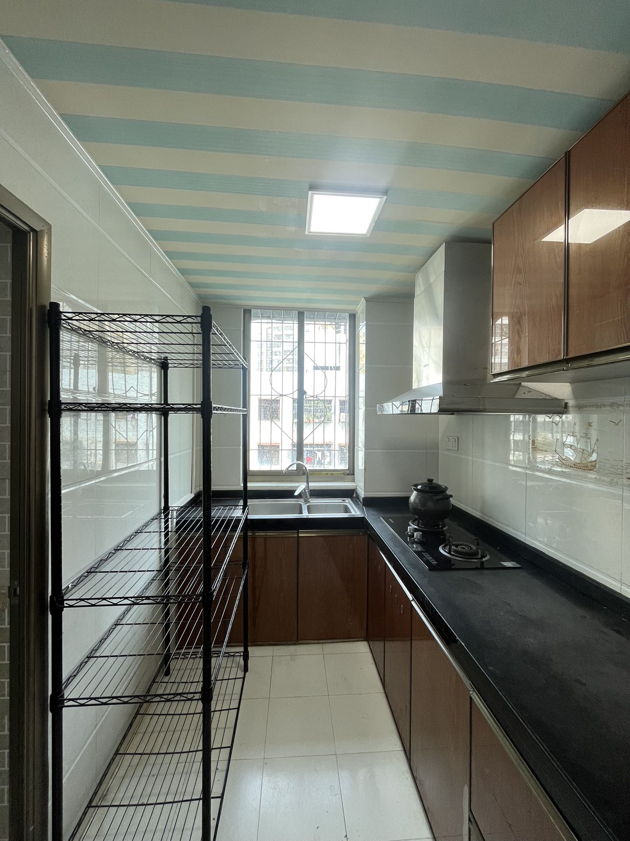 金鹿花园一期  3室2厅1卫    2500.0元/月 金鹿花园一期  3室2厅1卫    2500.0元/月室内图