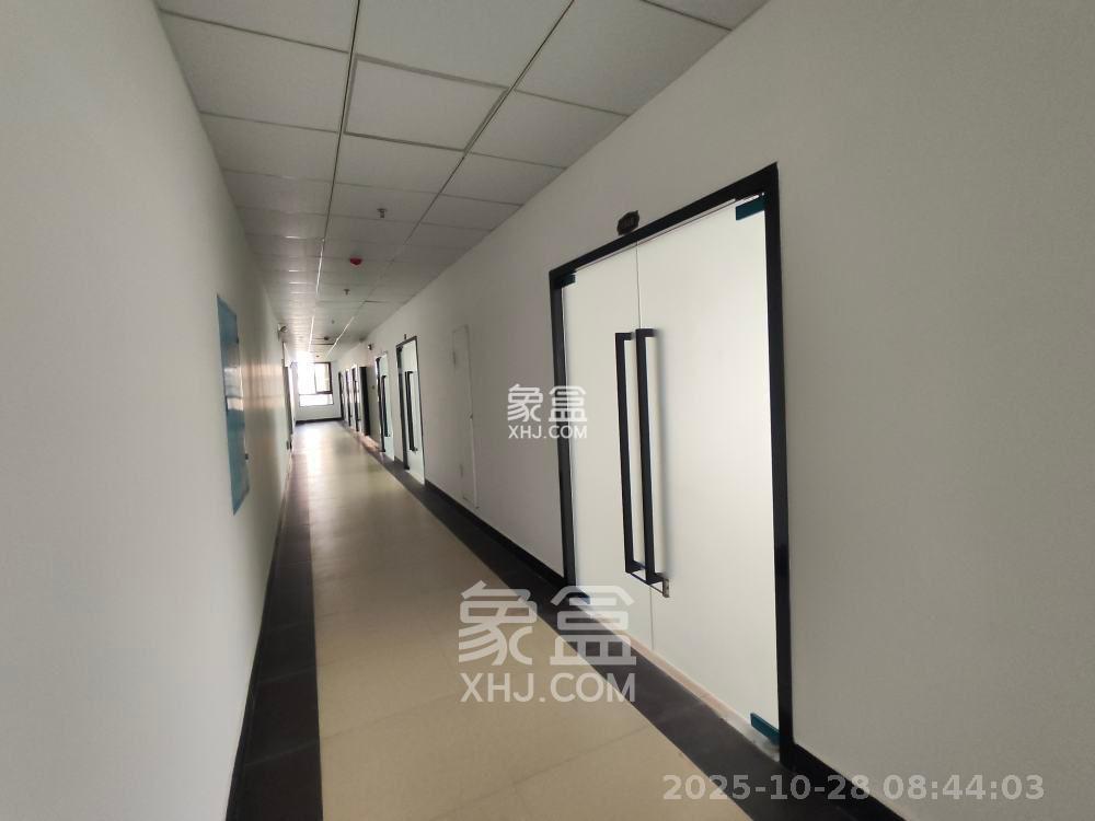 厚和城  1室1厅1卫    23.0万客厅