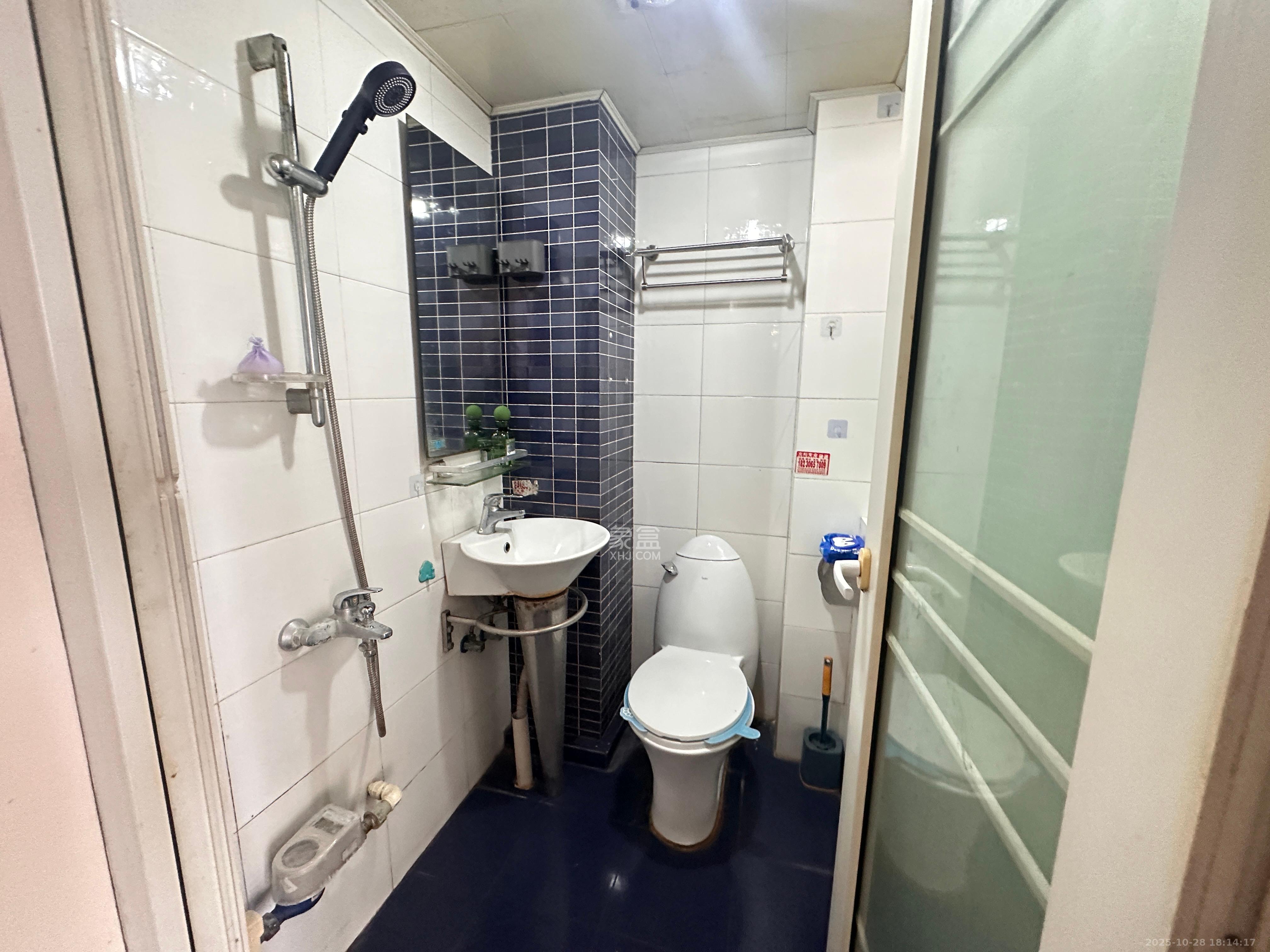 左岸右岸  1室1厅1卫    1700.0元/月室内图