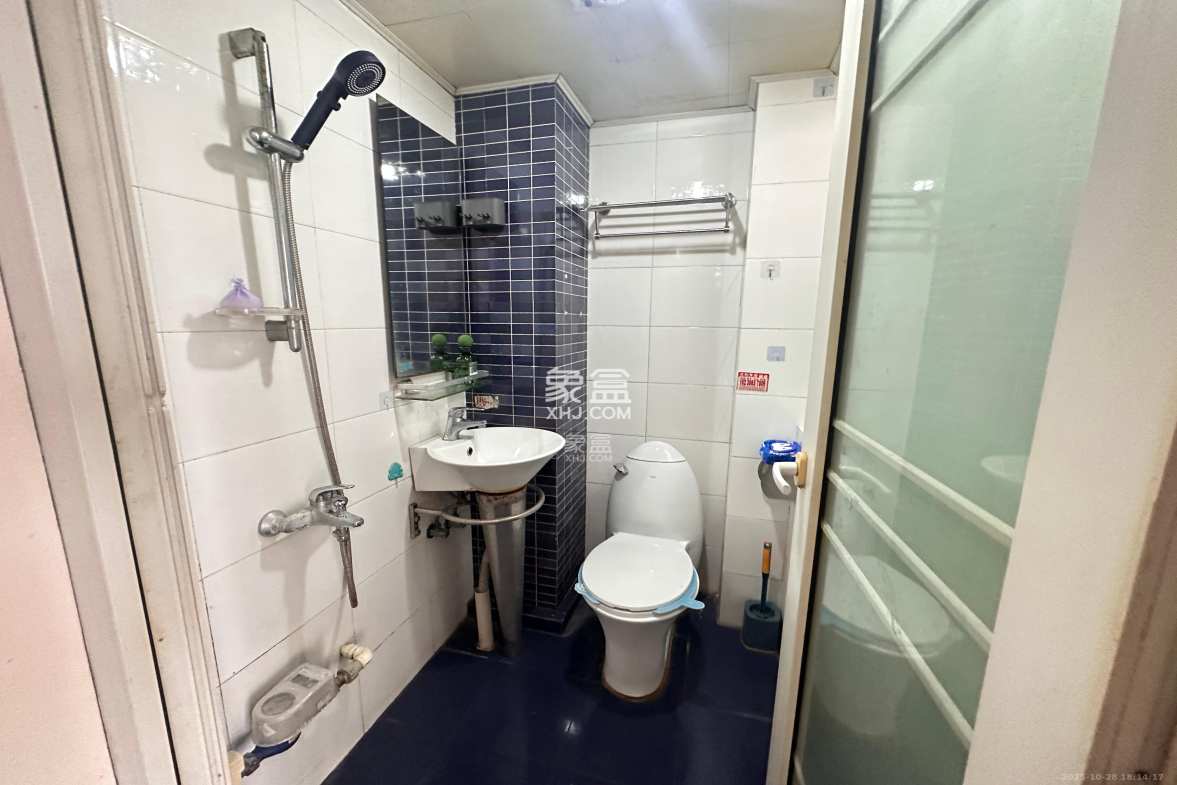 左岸右岸  1室1厅1卫    1700.0元/月 左岸右岸  1室1厅1卫    1700.0元/月室内图