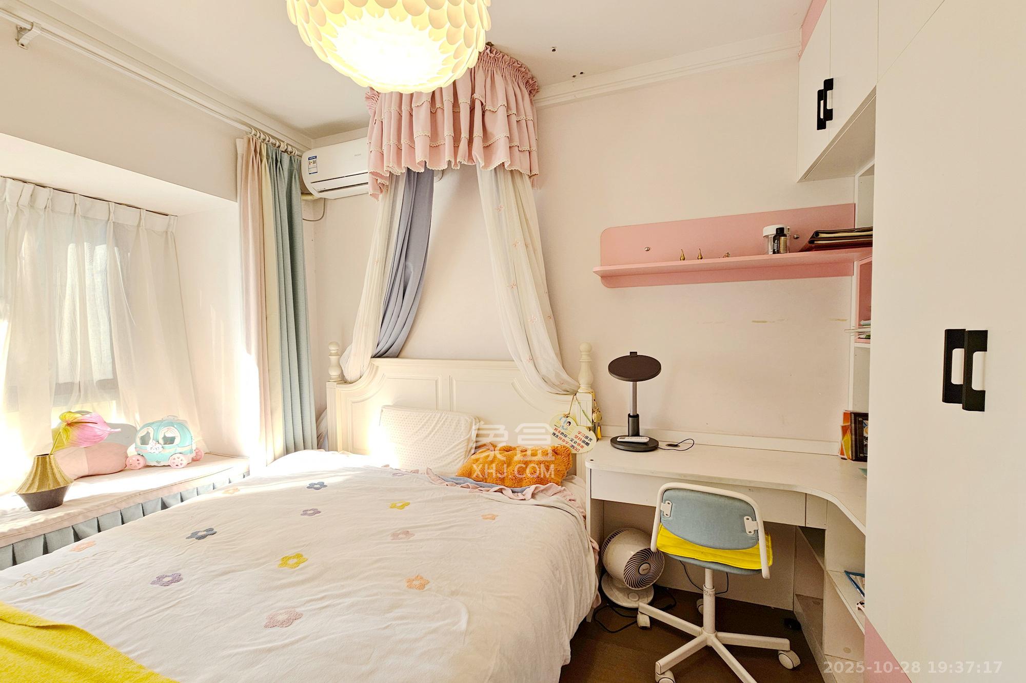 阳光城尚东湾蜜桃园 4室2厅2卫 138.8万 阳光城尚东湾蜜桃园 4室2厅2卫 138.8万卧室