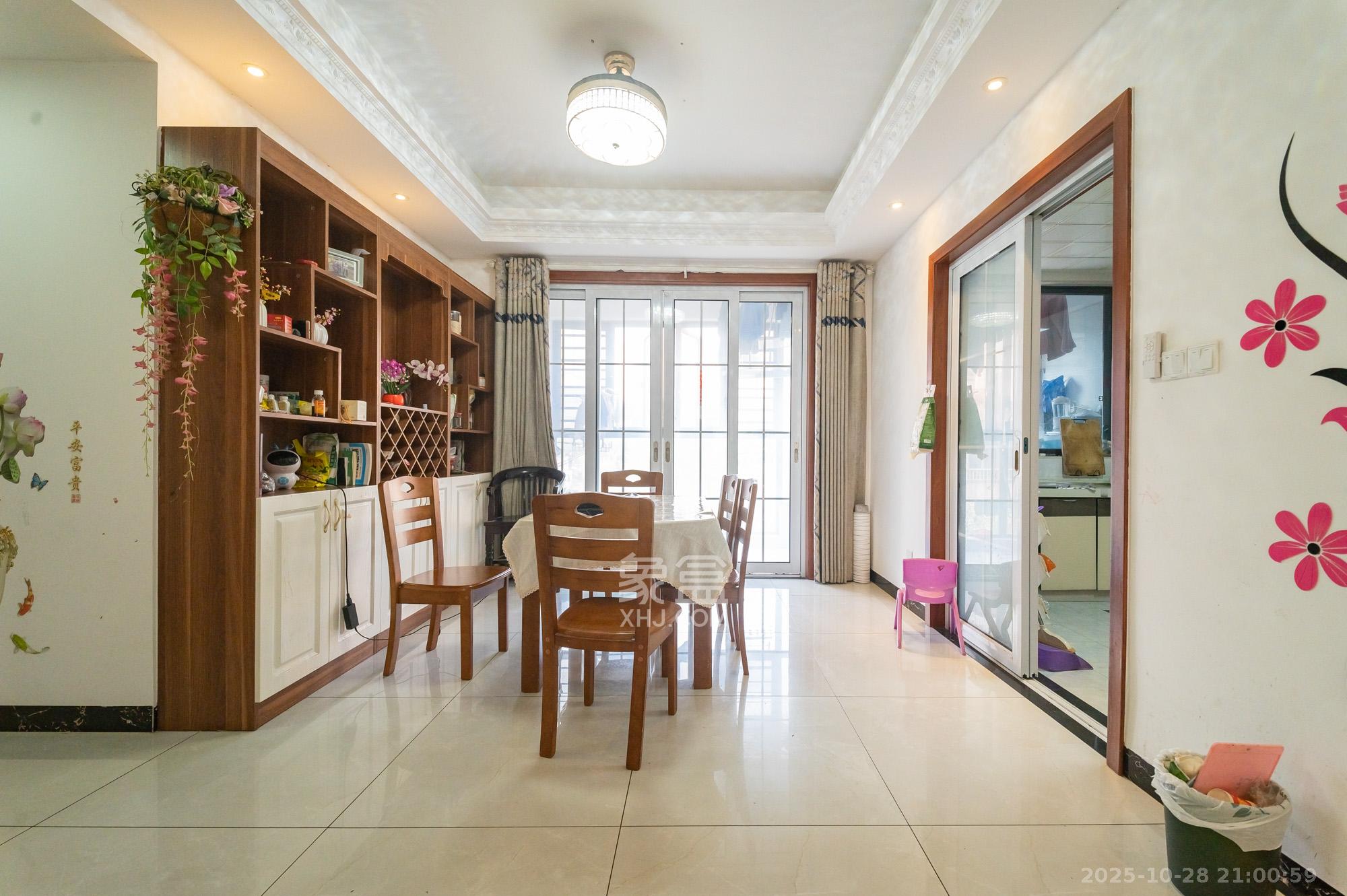 深业睿城 4室2厅3卫 189.8万 深业睿城 4室2厅3卫 189.8万客厅