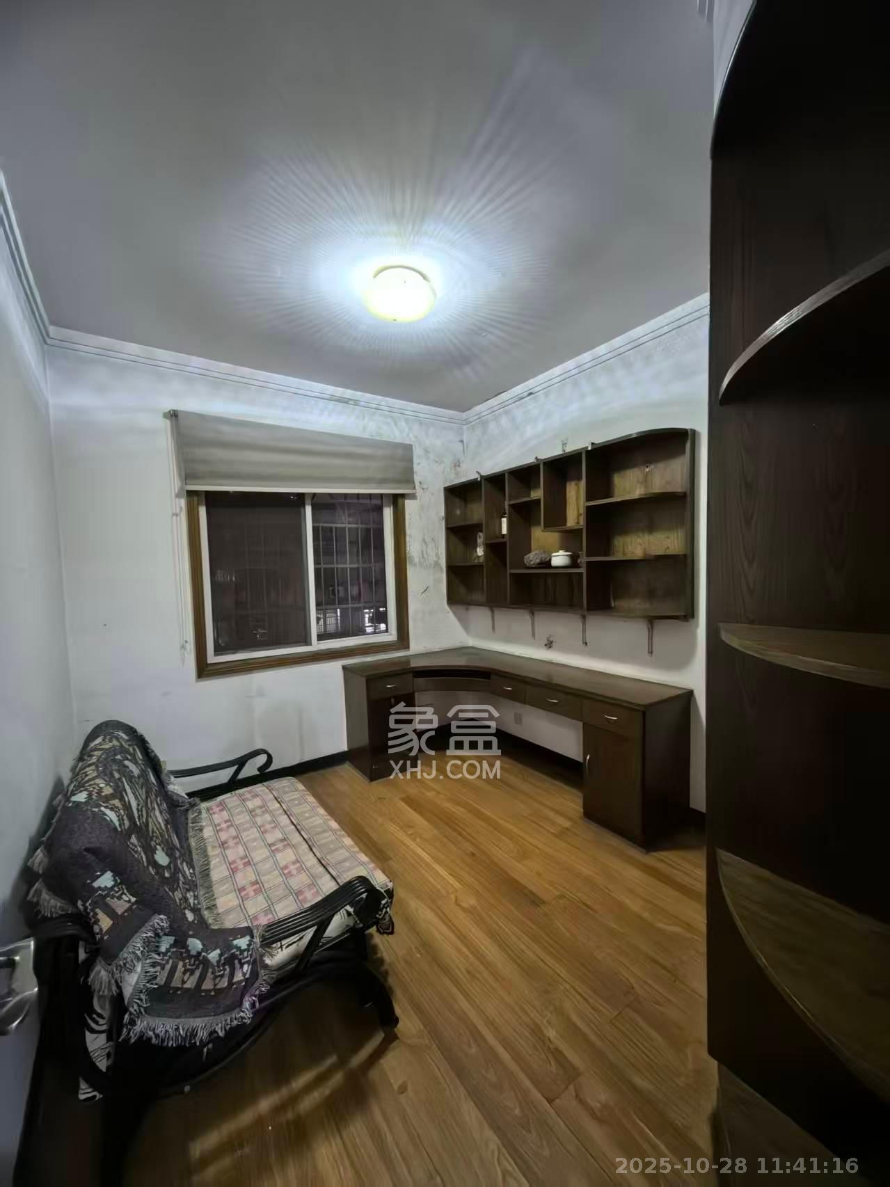 新桥小区  3室2厅1卫    1500.0元/月室内图