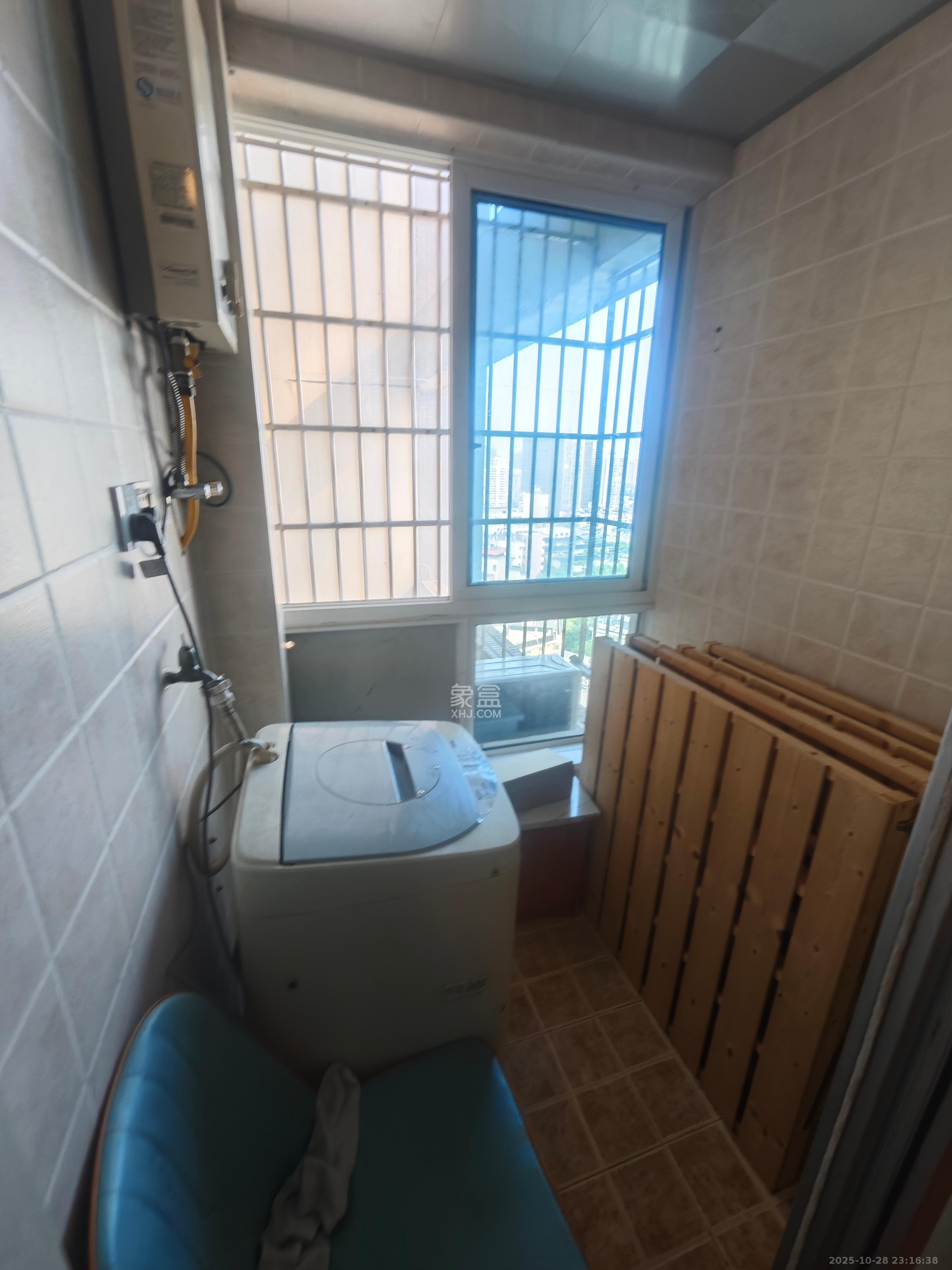 五一新村安置小区(永定社区、永兴社区、永祥社区) 3室2厅2卫 2300.0元/月 五一新村安置小区(永定社区、永兴社区、永祥社区) 3室2厅2卫 2300.0元/月室内图