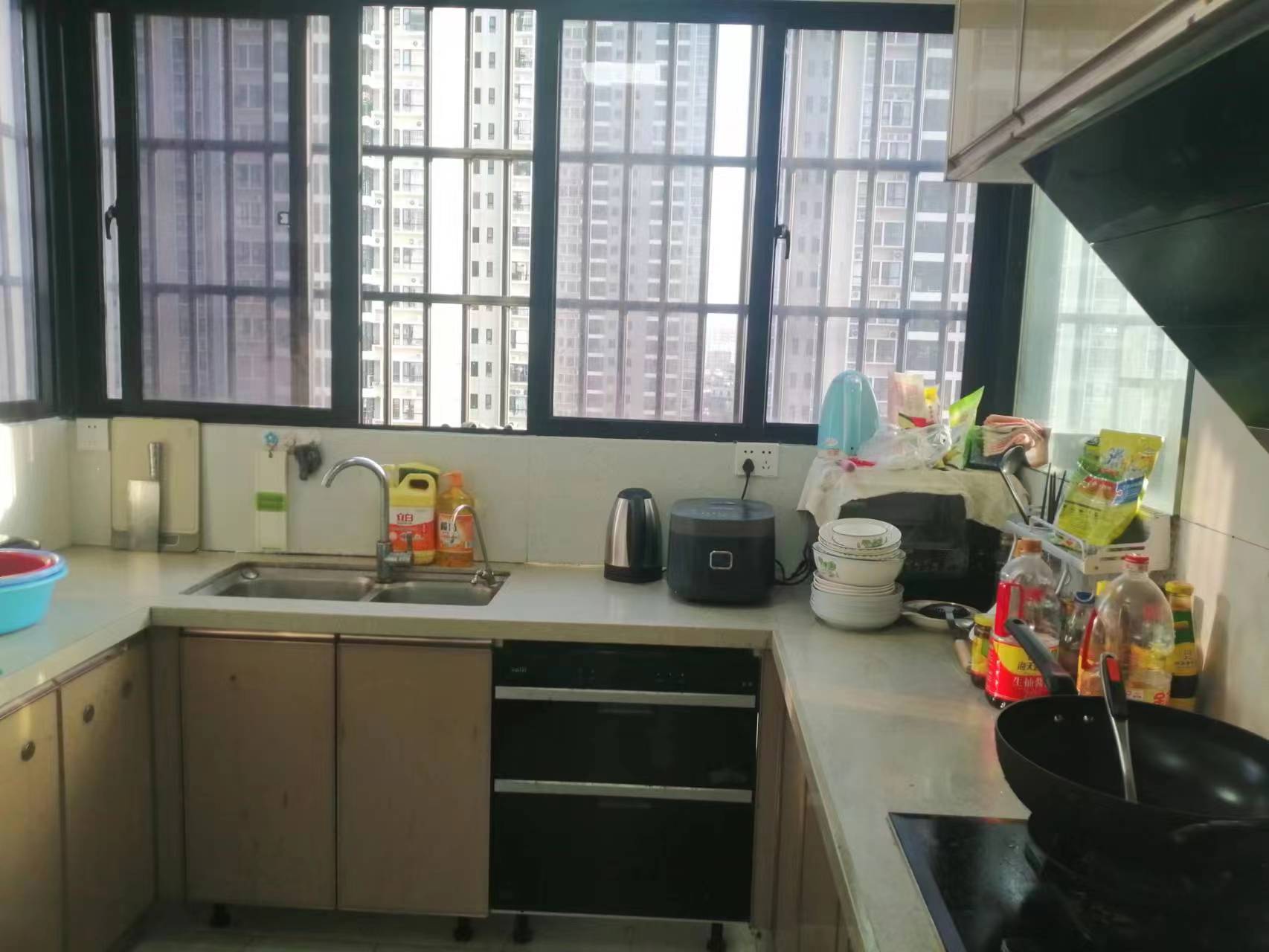 盛达景都三期 3室2厅2卫 4000.0元/月 盛达景都三期 3室2厅2卫 4000.0元/月室内图