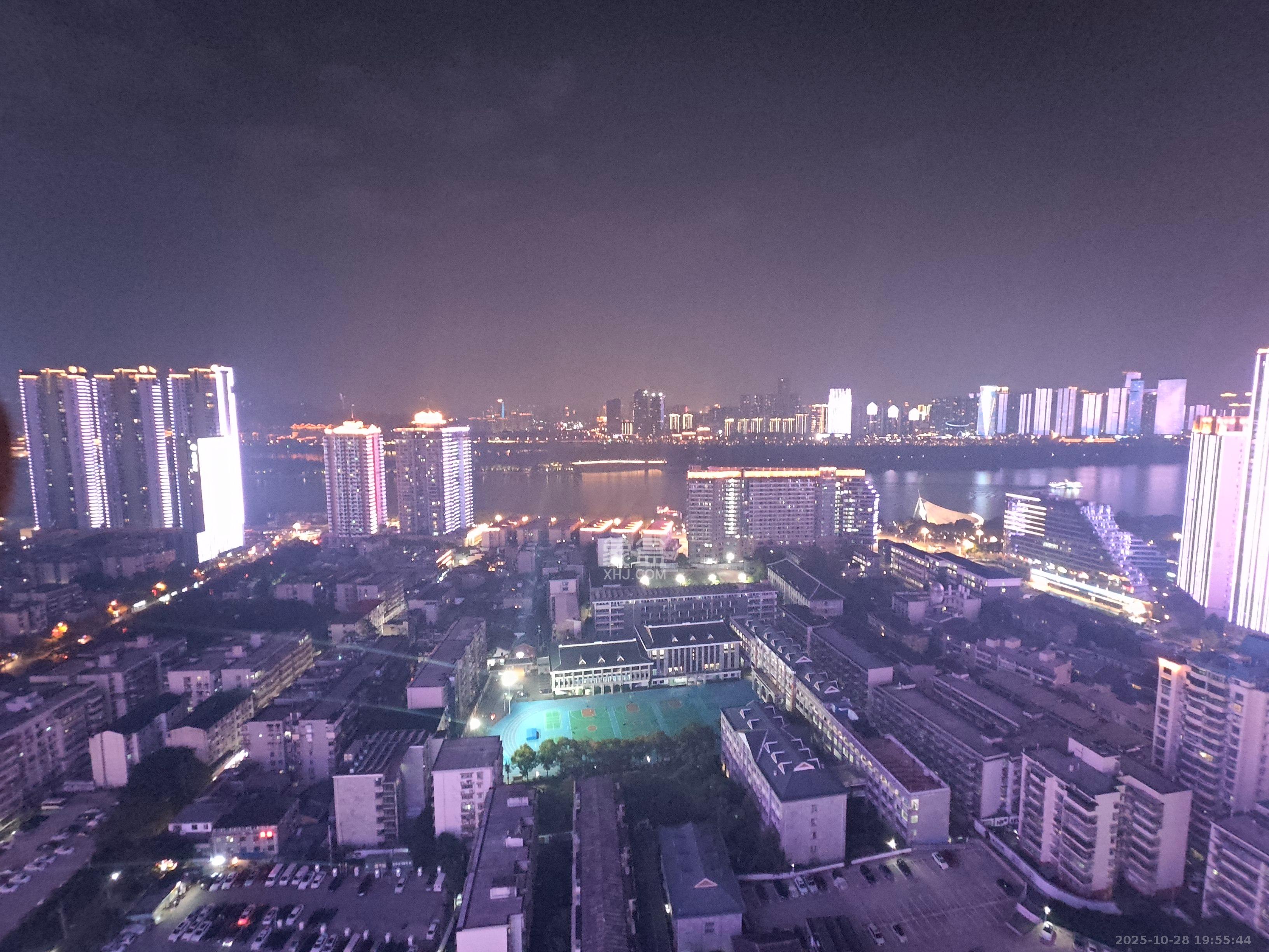 华润置地中心  1室1厅1卫    2200.0元/月 华润置地中心  1室1厅1卫    2200.0元/月