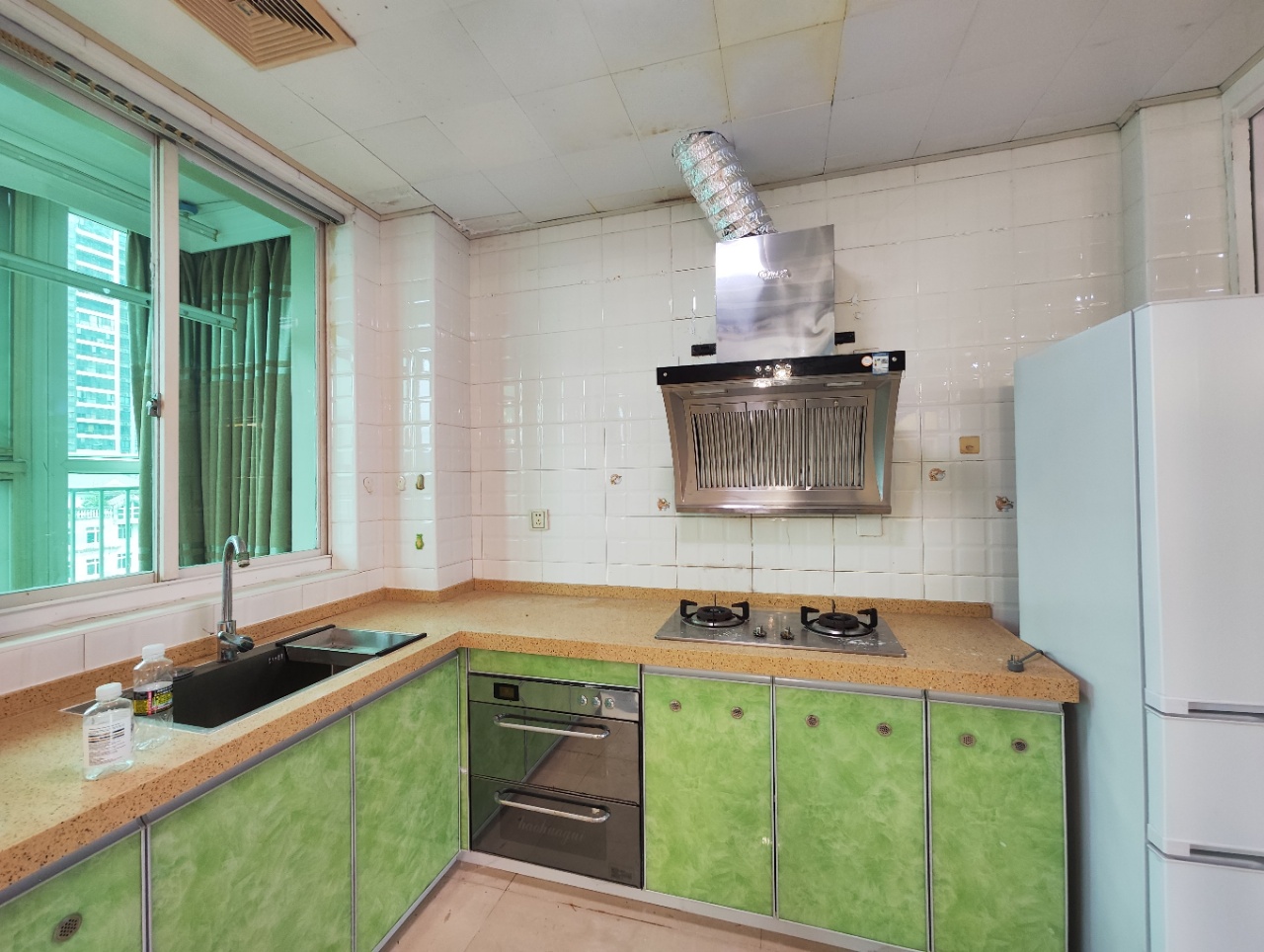 昌茂澳洲园  3室2厅2卫    146.0万客厅