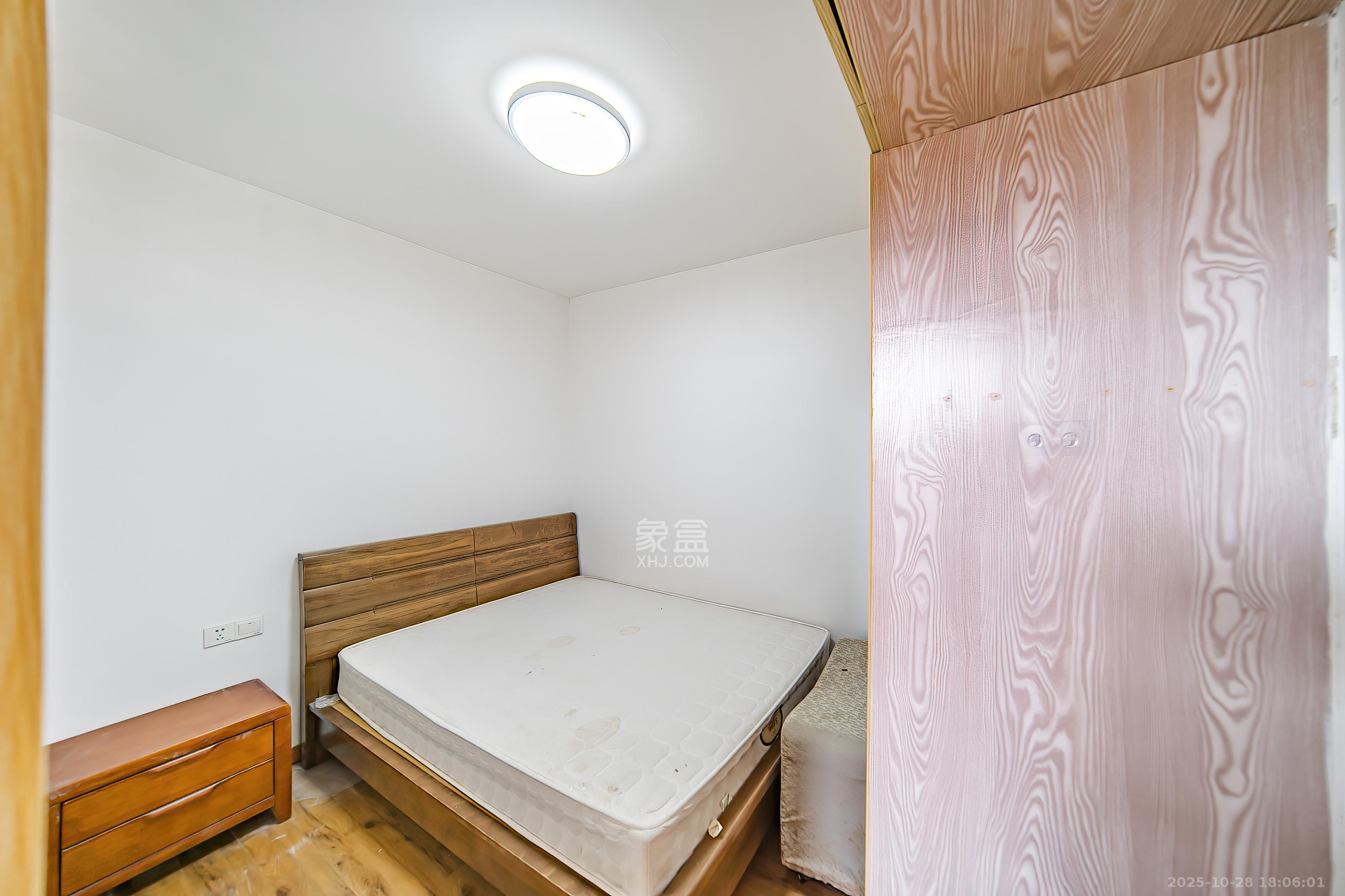 阳光100三期  2室2厅1卫    55.0万卧室