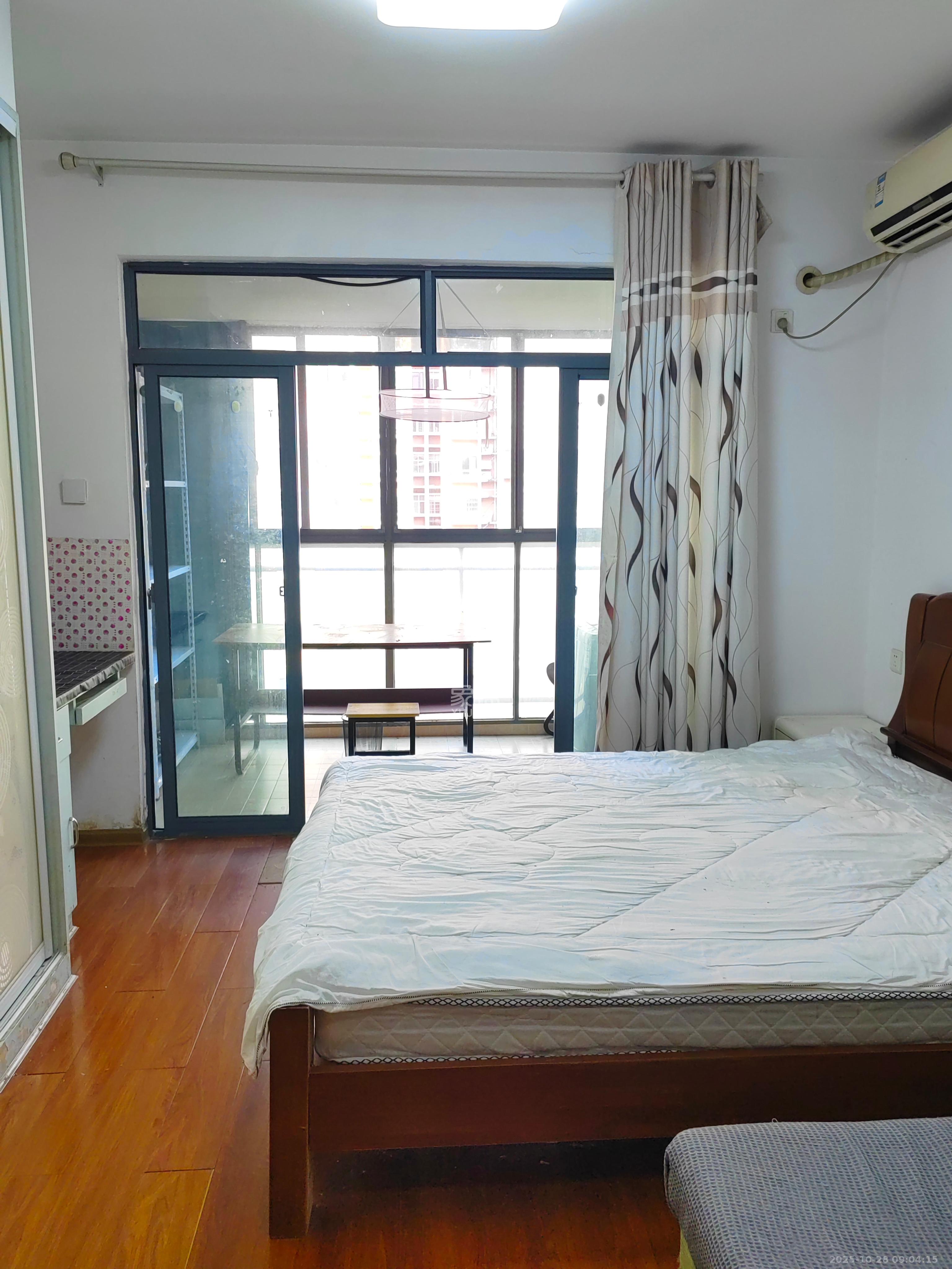 巢之恋  1室1厅1卫    1400.0元/月 巢之恋  1室1厅1卫    1400.0元/月室内图