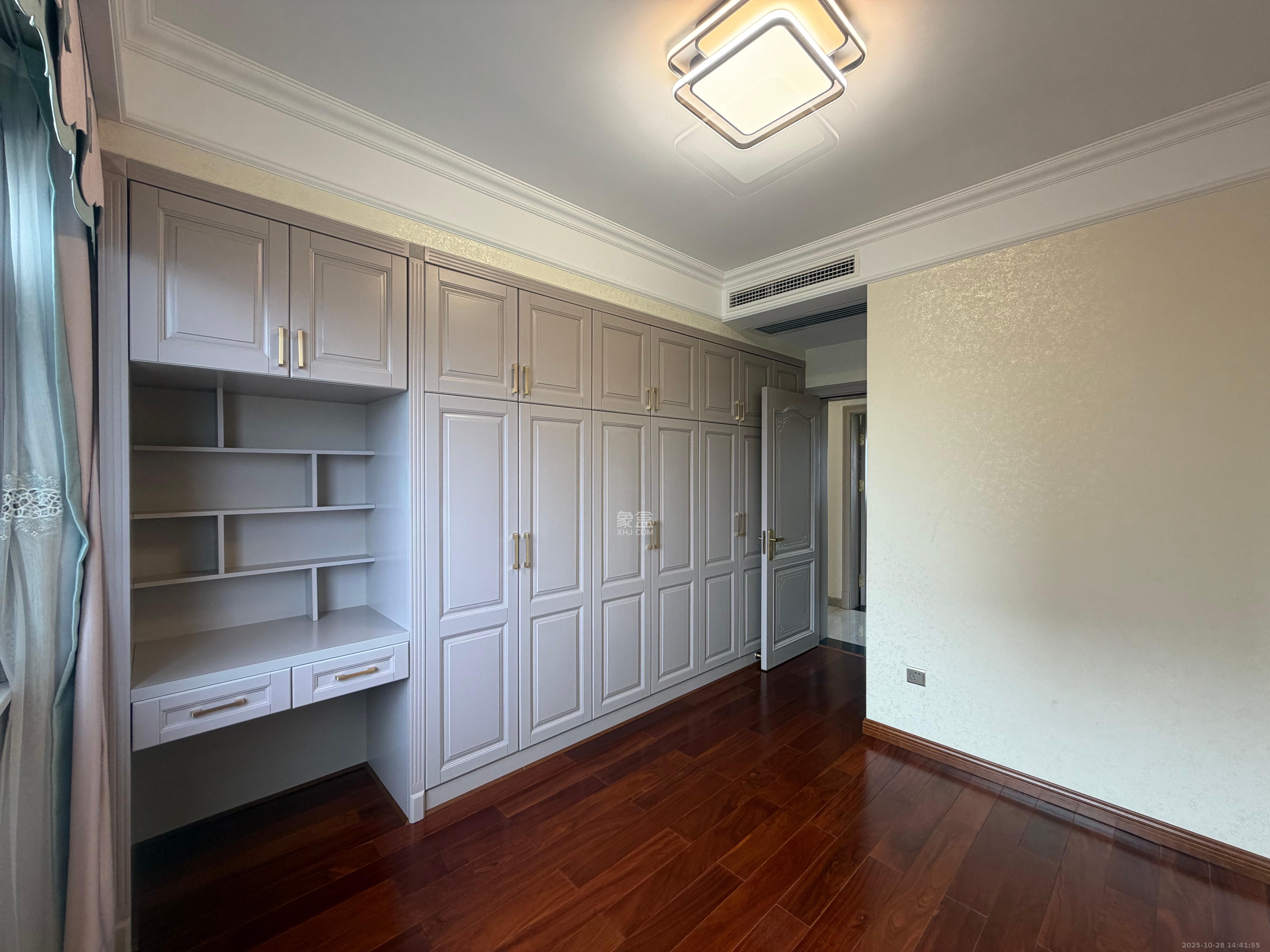 万里时代  4室2厅2卫    4000.0元/月 万里时代  4室2厅2卫    4000.0元/月室内图