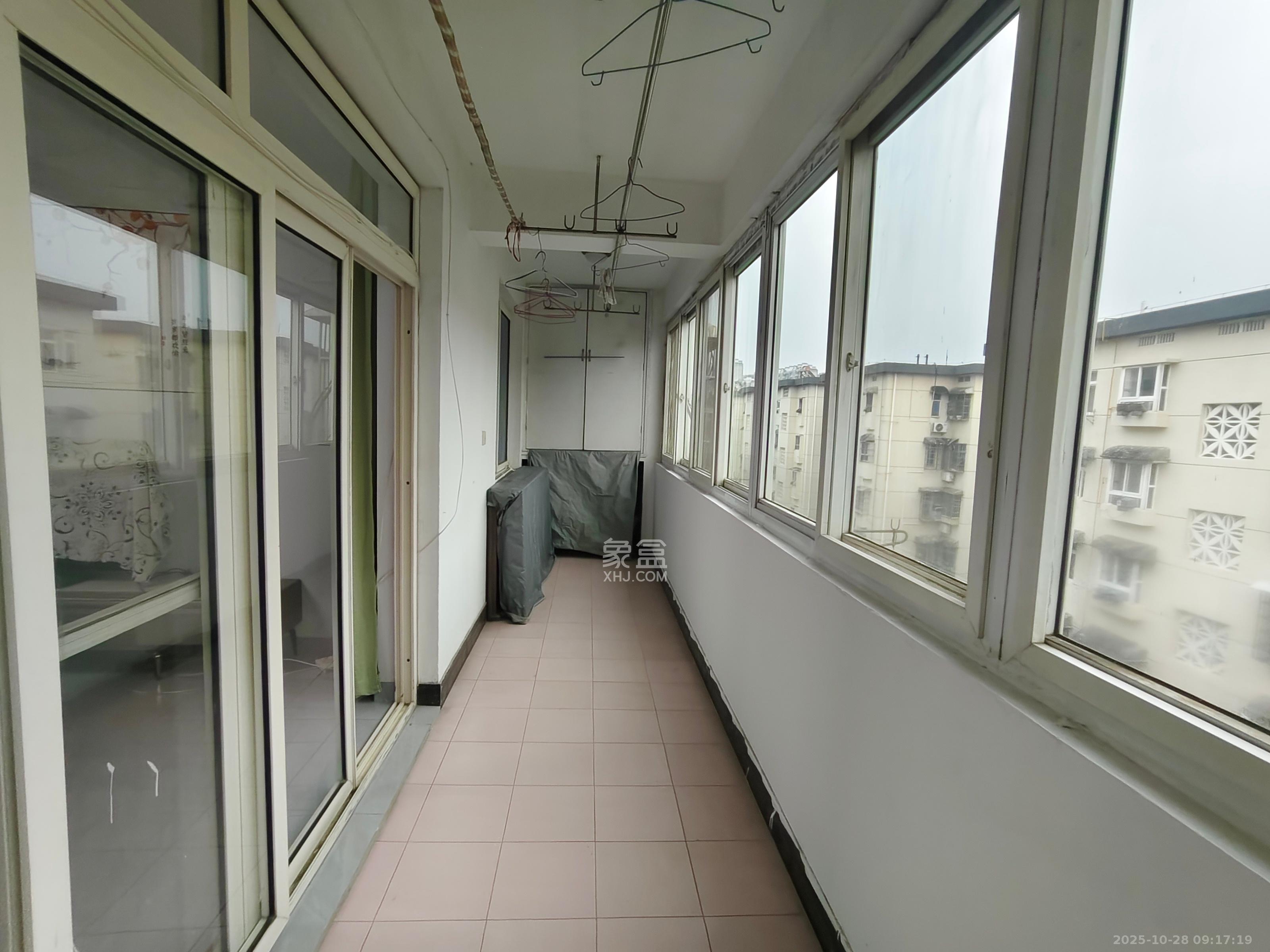 航天大院  3室2厅2卫    2100.0元/月室内图