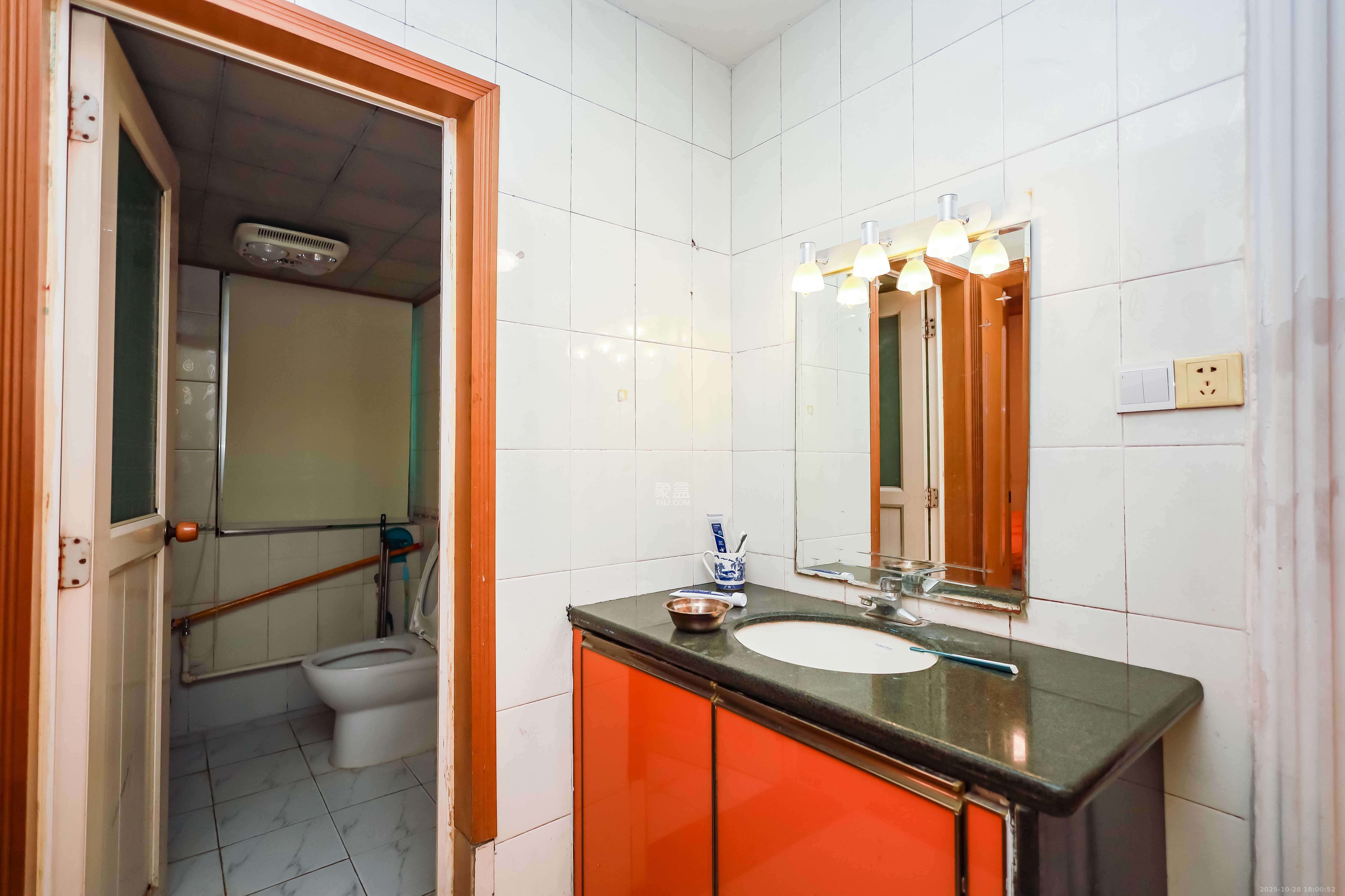 咸嘉新村嘉明苑 2室2厅1卫 61.8万 咸嘉新村嘉明苑 2室2厅1卫 61.8万卫生间