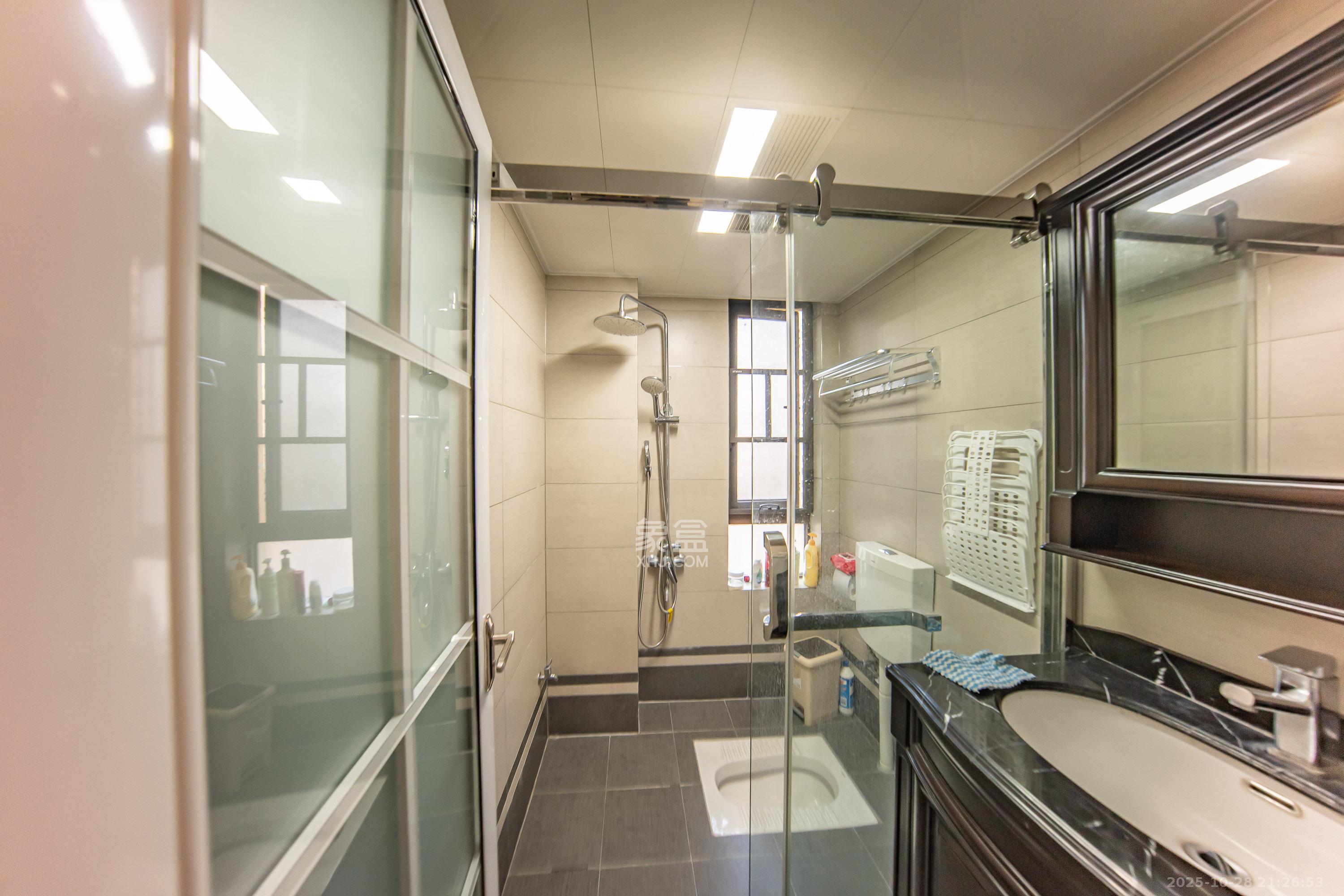 华润橡树湾 3室2厅2卫 98.0万 华润橡树湾 3室2厅2卫 98.0万卫生间