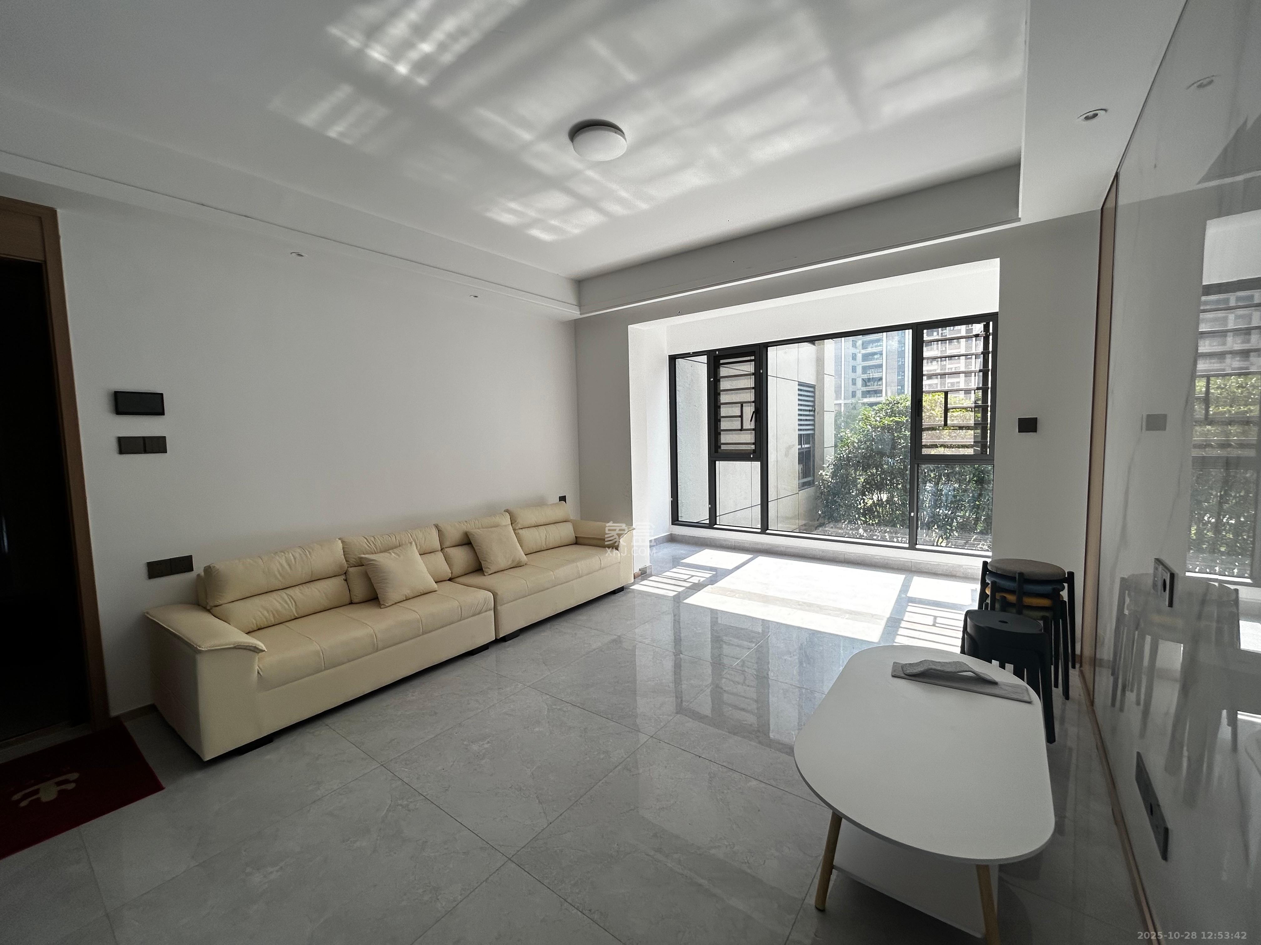 汉唐世家二期  3室2厅1卫    2500.0元/月 汉唐世家二期  3室2厅1卫    2500.0元/月室内图