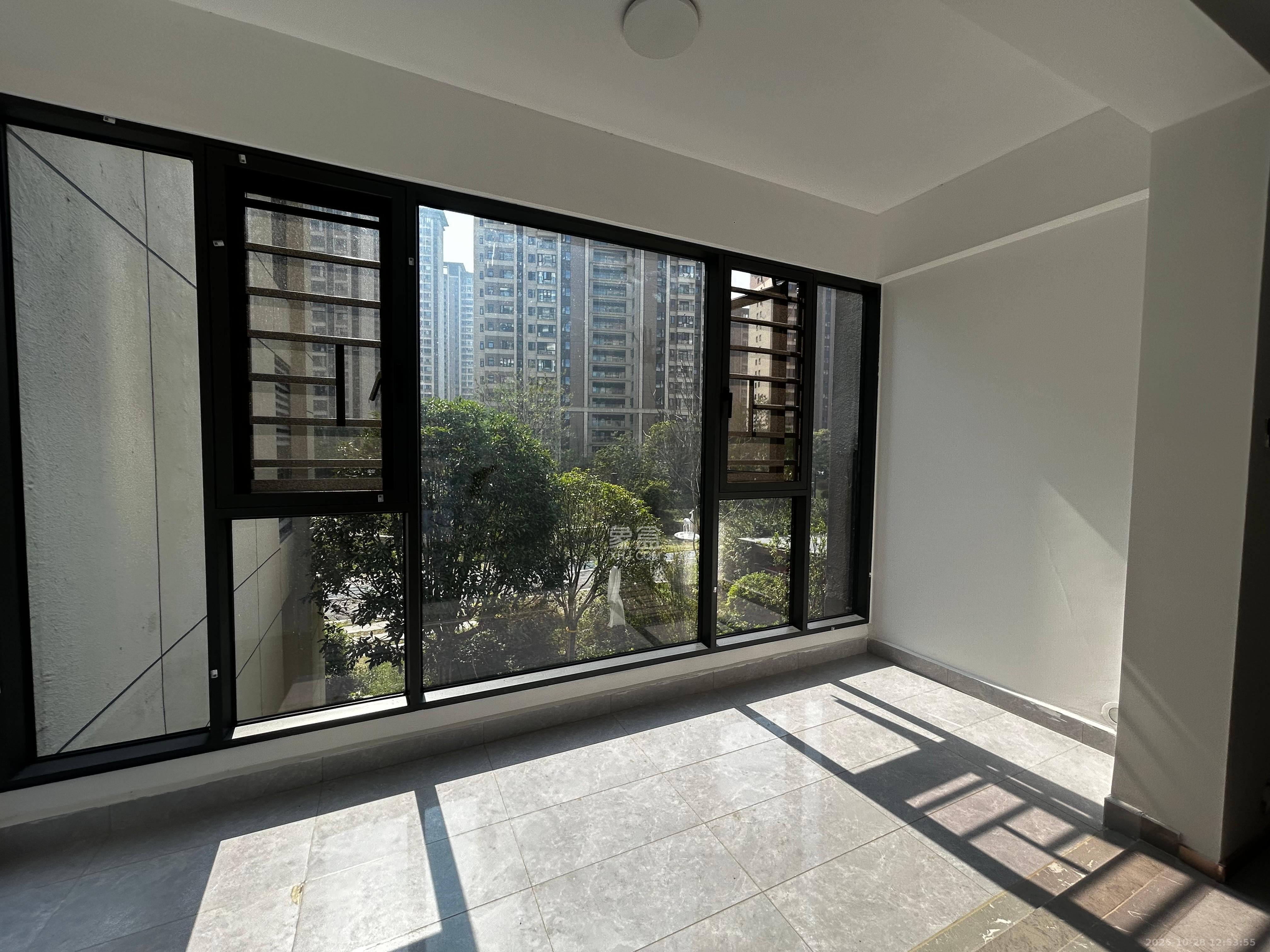 汉唐世家二期  3室2厅1卫    2500.0元/月 汉唐世家二期  3室2厅1卫    2500.0元/月室内图