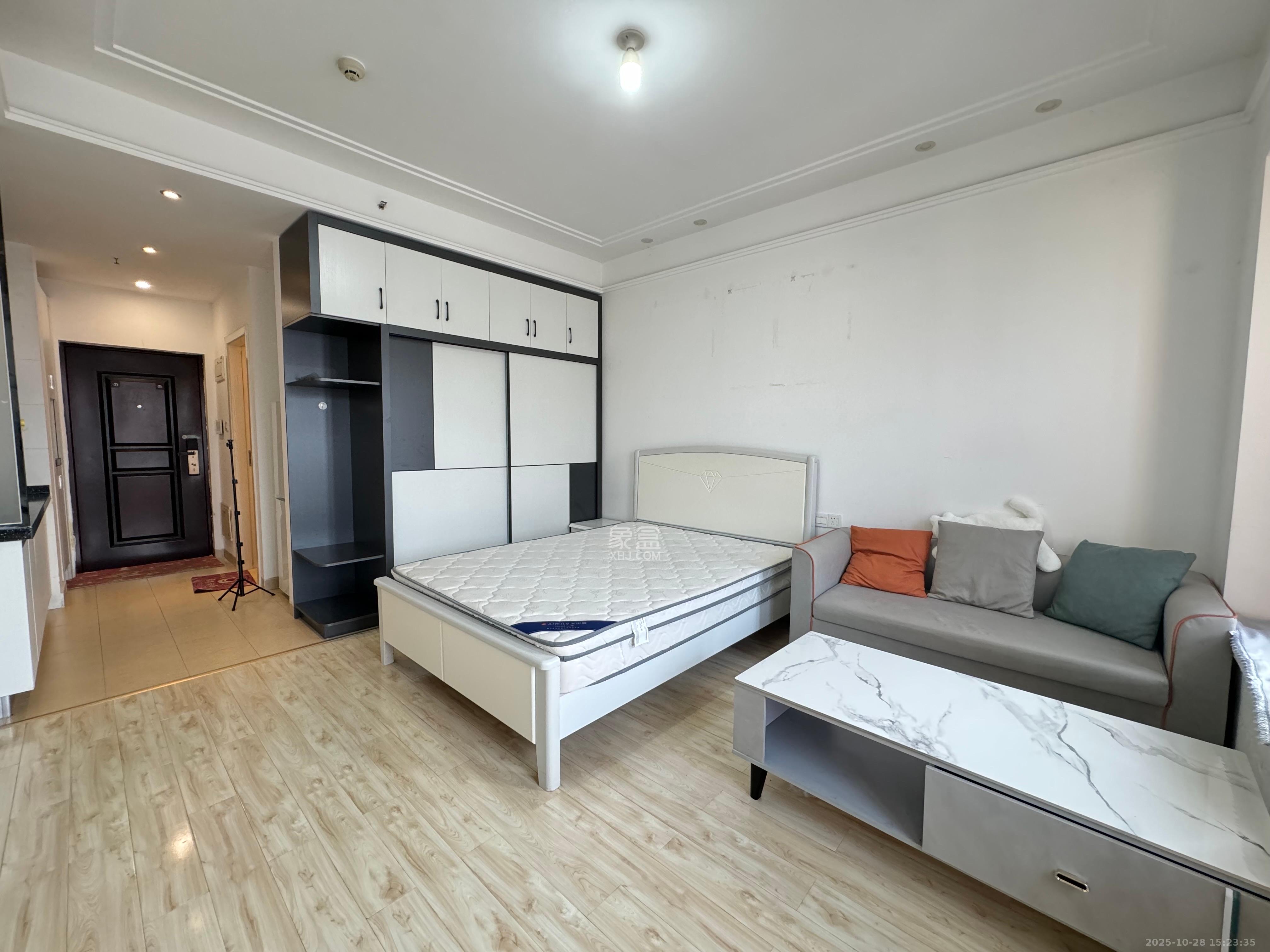 江山帝景哈佛  1室1厅1卫    1100.0元/月 江山帝景哈佛  1室1厅1卫    1100.0元/月