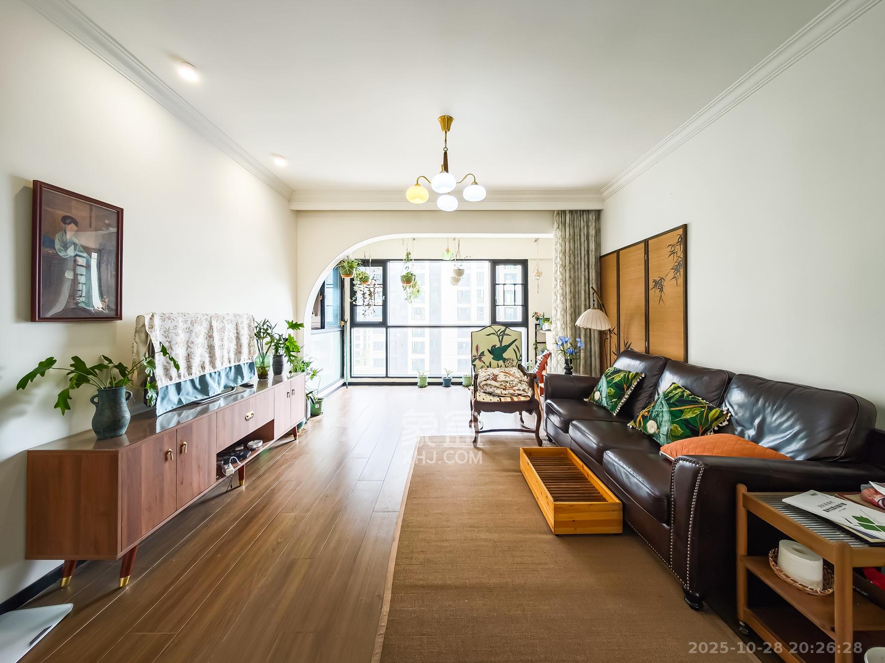 地铁中建君和城  4室2厅2卫    85.3万客厅