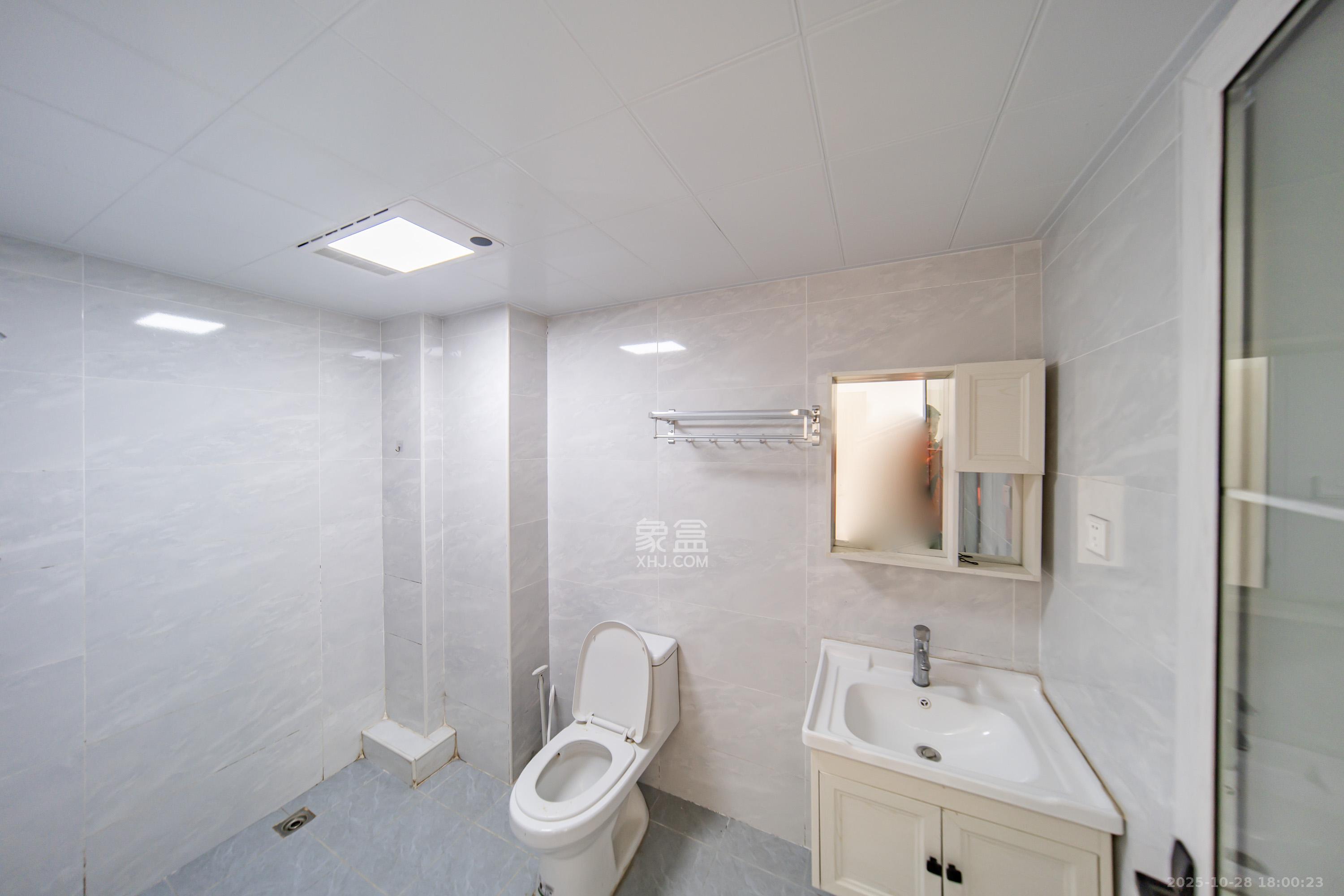 城发恒伟星雅韵（恒伟星辉苑）  4室2厅2卫    148.8万卫生间