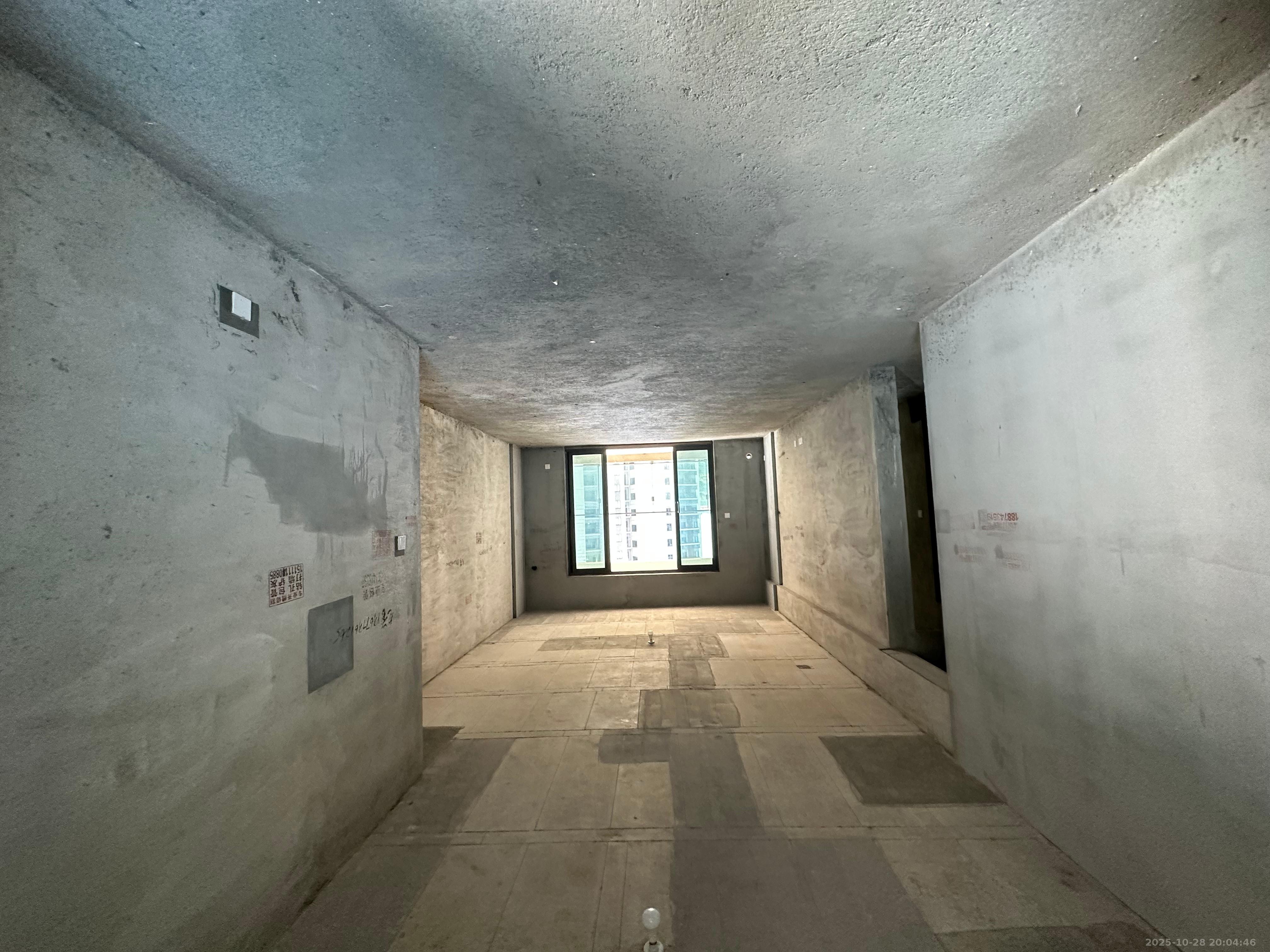 三一云湖  4室2厅2卫    99.8万