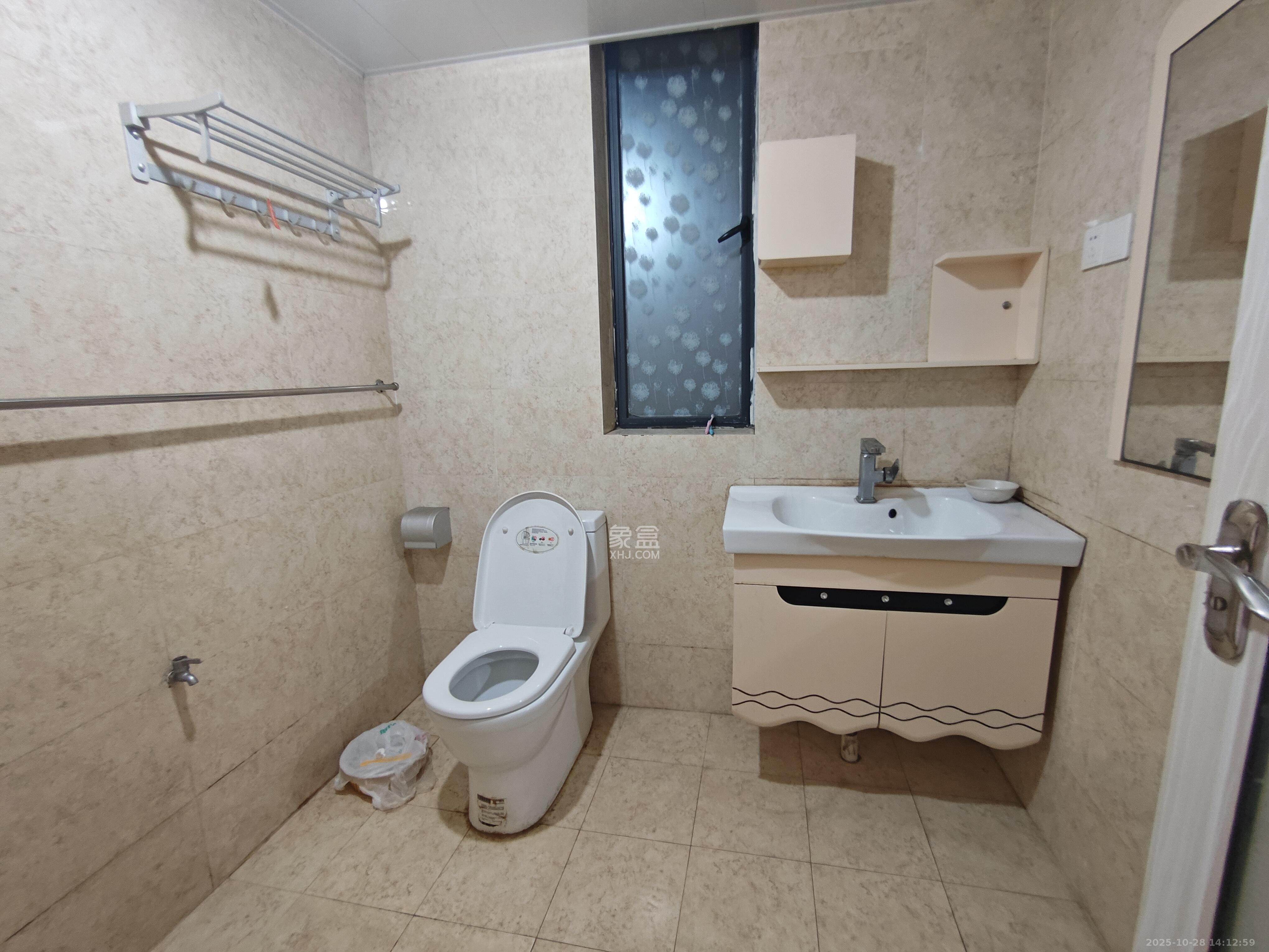 保利麓谷林语C区  2室2厅1卫    2200.0元/月 保利麓谷林语C区  2室2厅1卫    2200.0元/月室内图