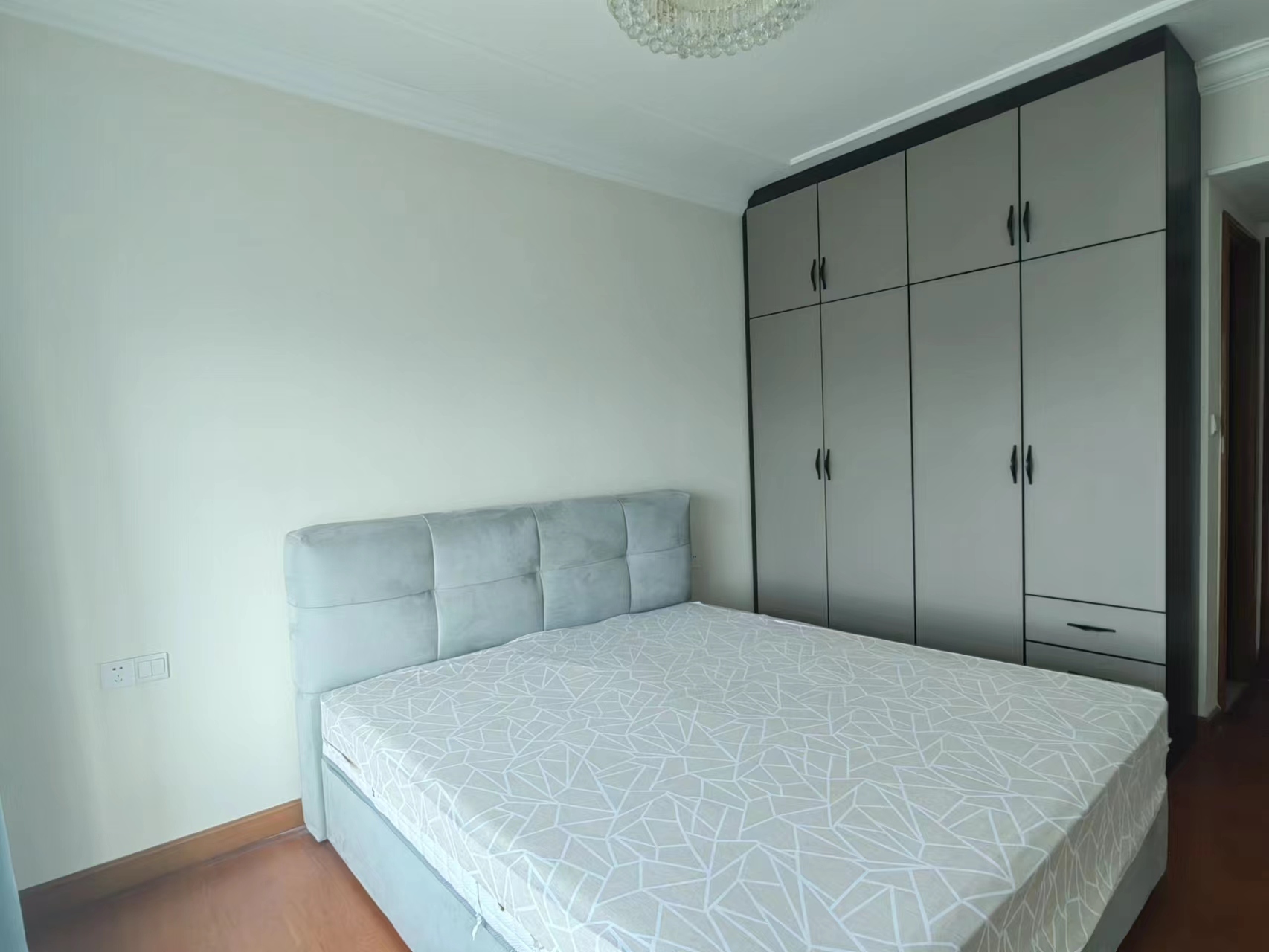 恒大绿洲  3室2厅2卫    2000.0元/月