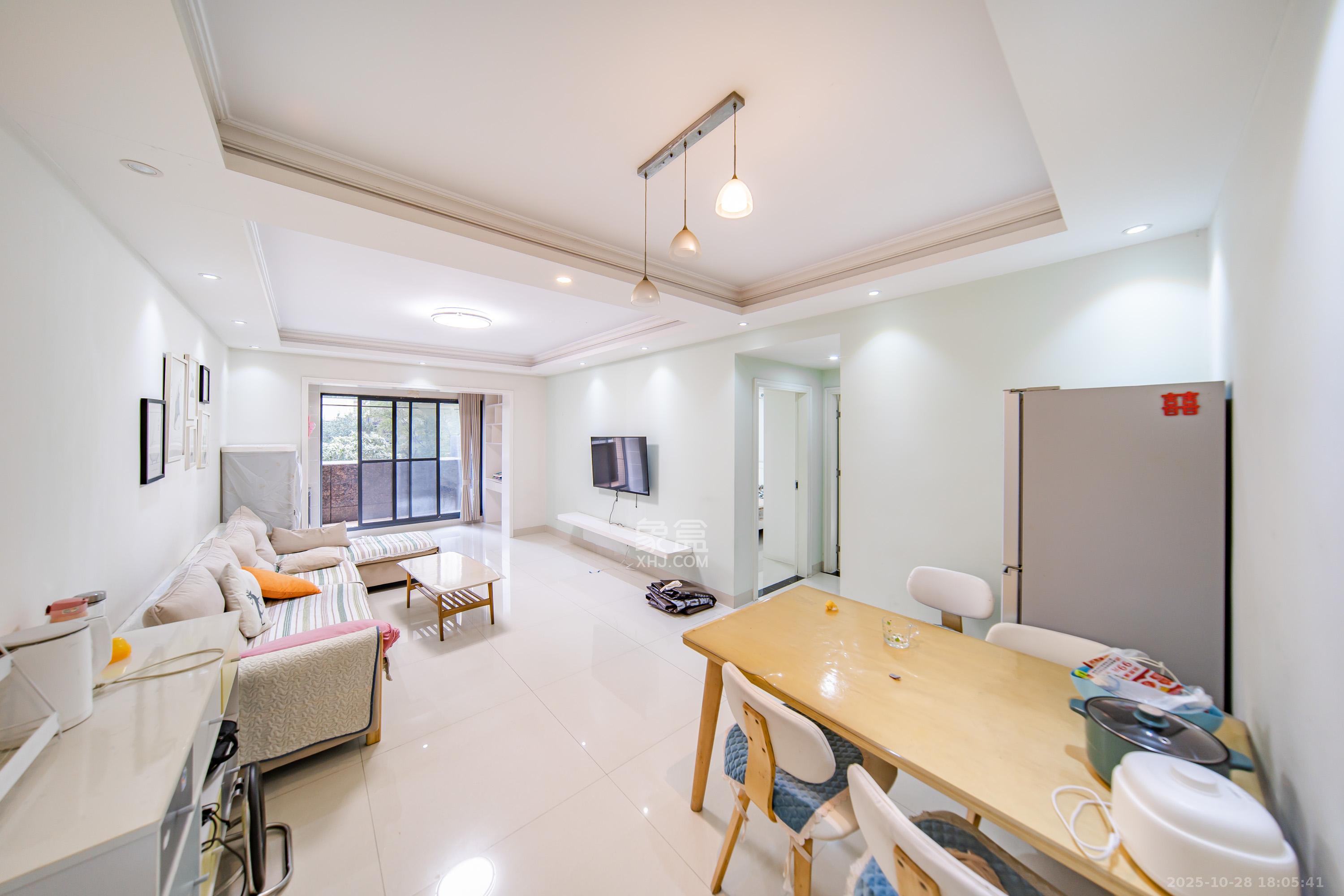 兰亭湾畔  2室2厅1卫    75.0万客厅