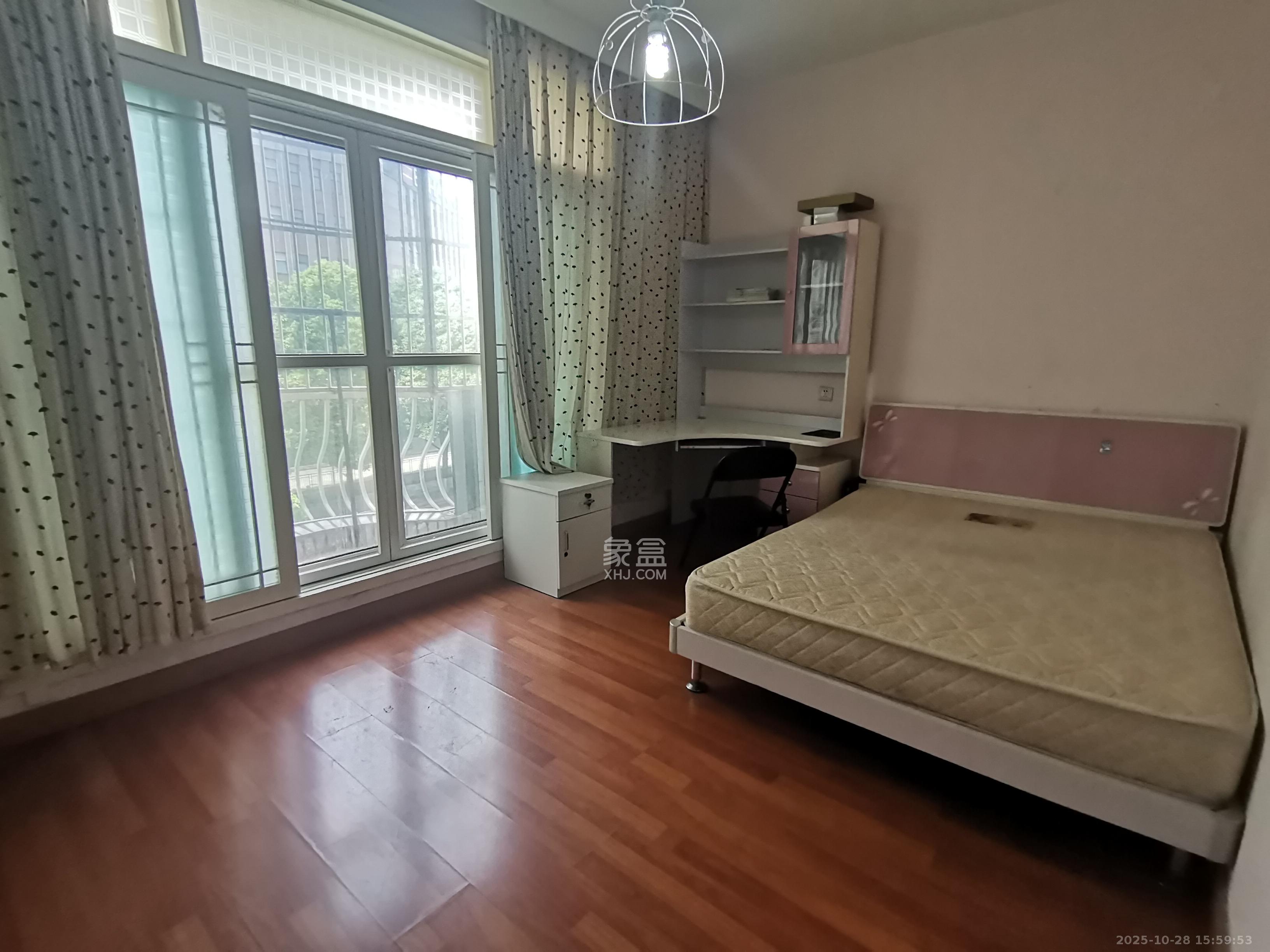 丹桂雅苑  4室2厅2卫    2500.0元/月 丹桂雅苑  4室2厅2卫    2500.0元/月室内图