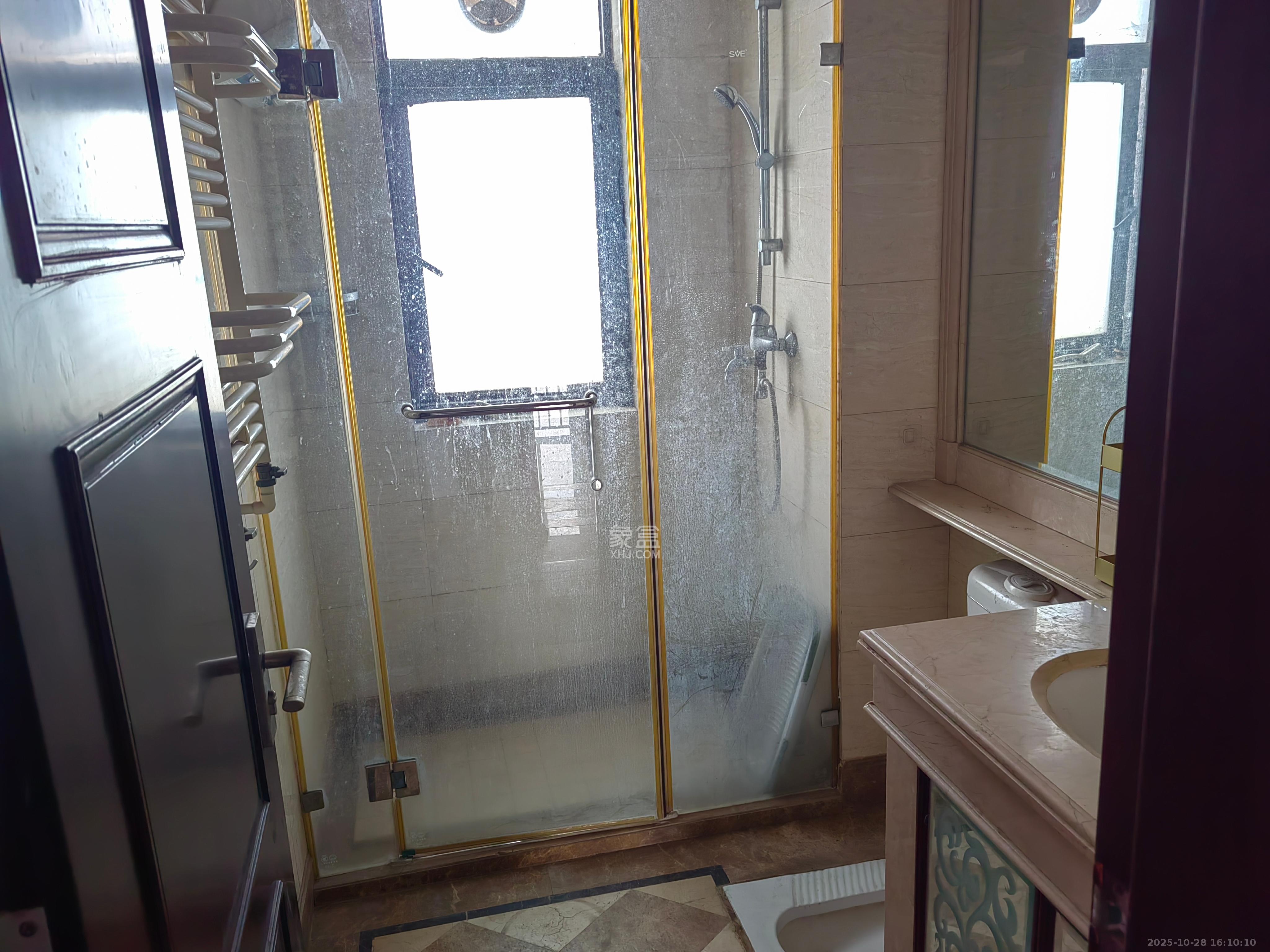 中海国际一期  3室2厅2卫    2000.0元/月室内图