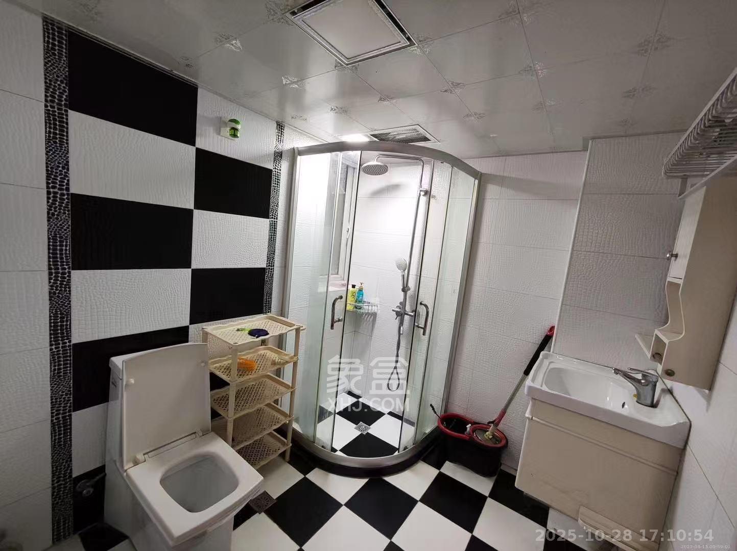 骑龙安置小区  3室2厅2卫    2400.0元/月室内图