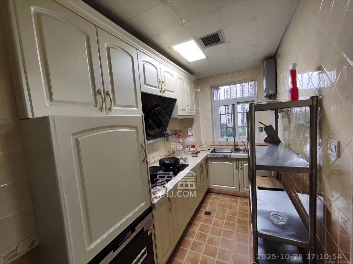 骑龙安置小区  3室2厅2卫    2400.0元/月室内图