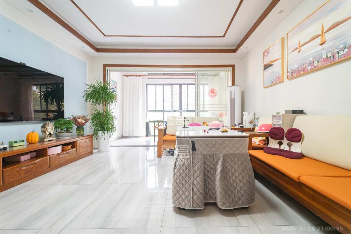 深业睿城 5室2厅3卫 222.0万 深业睿城 5室2厅3卫 222.0万客厅