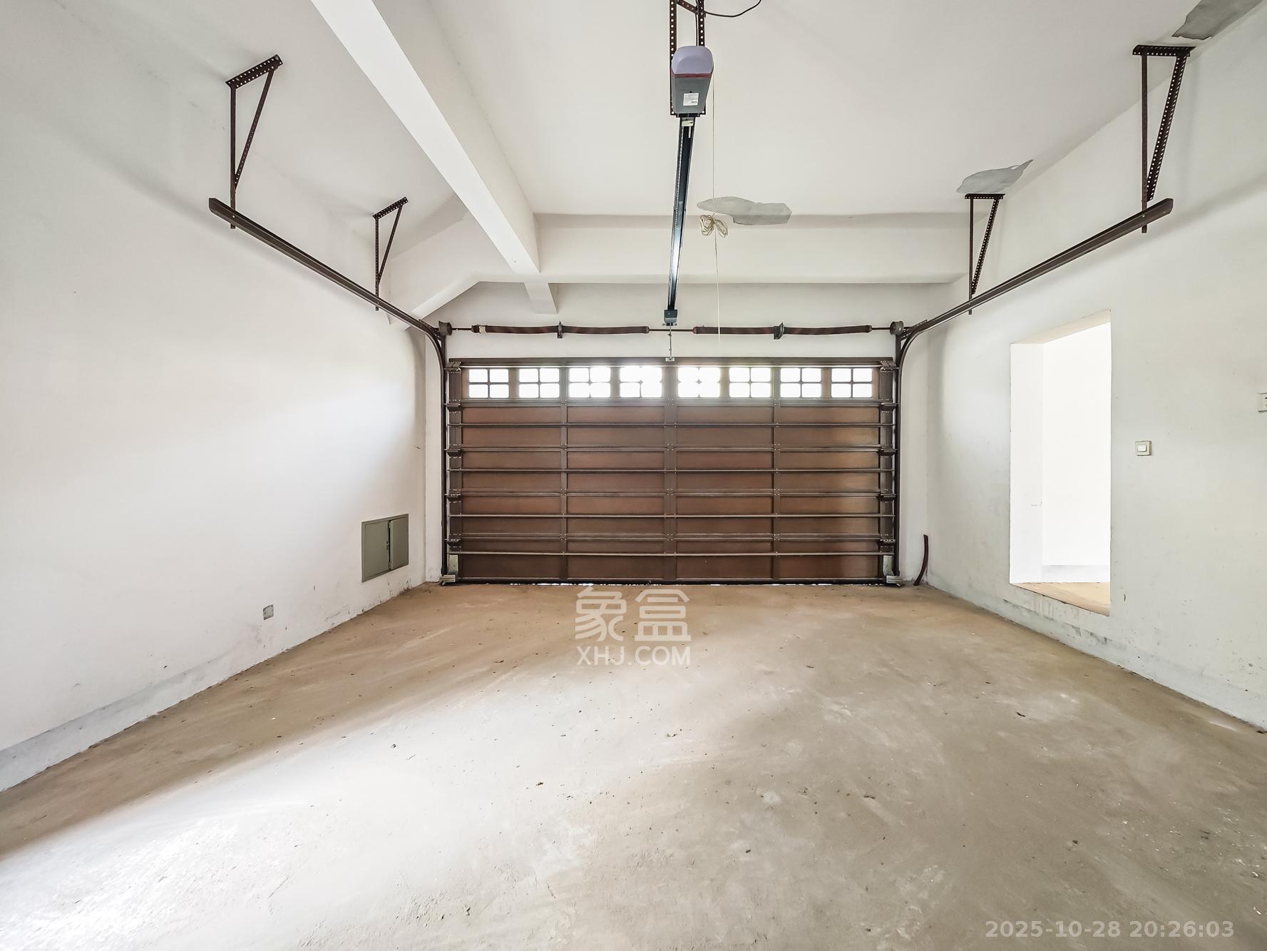 绿城青竹园  5室3厅4卫    1800.0万 绿城青竹园  5室3厅4卫    1800.0万其他