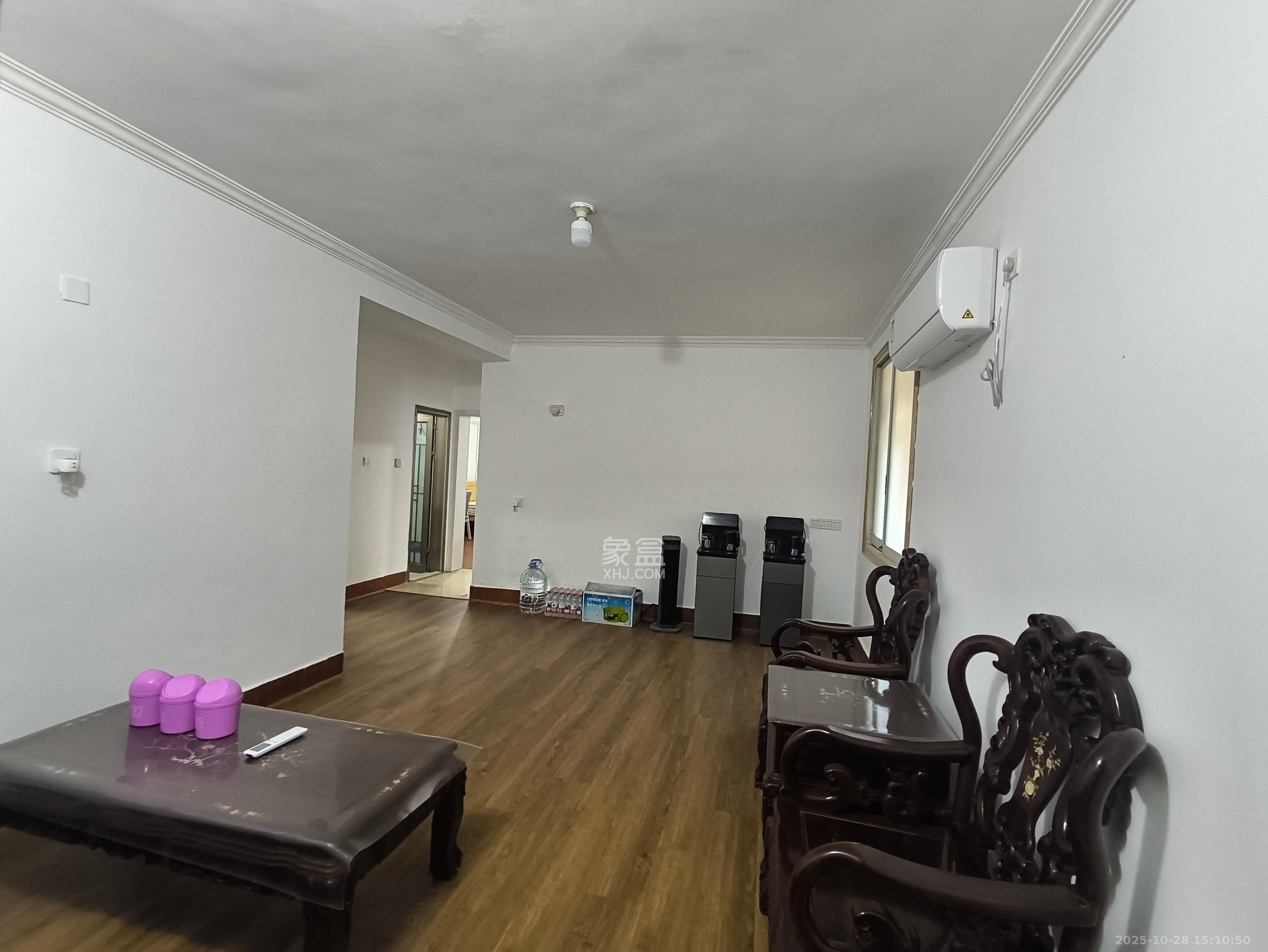 东风路汽电宿舍(东风路三条巷/四条巷)  3室2厅1卫    1800.0元/月 东风路汽电宿舍(东风路三条巷/四条巷)  3室2厅1卫    1800.0元/月室内图