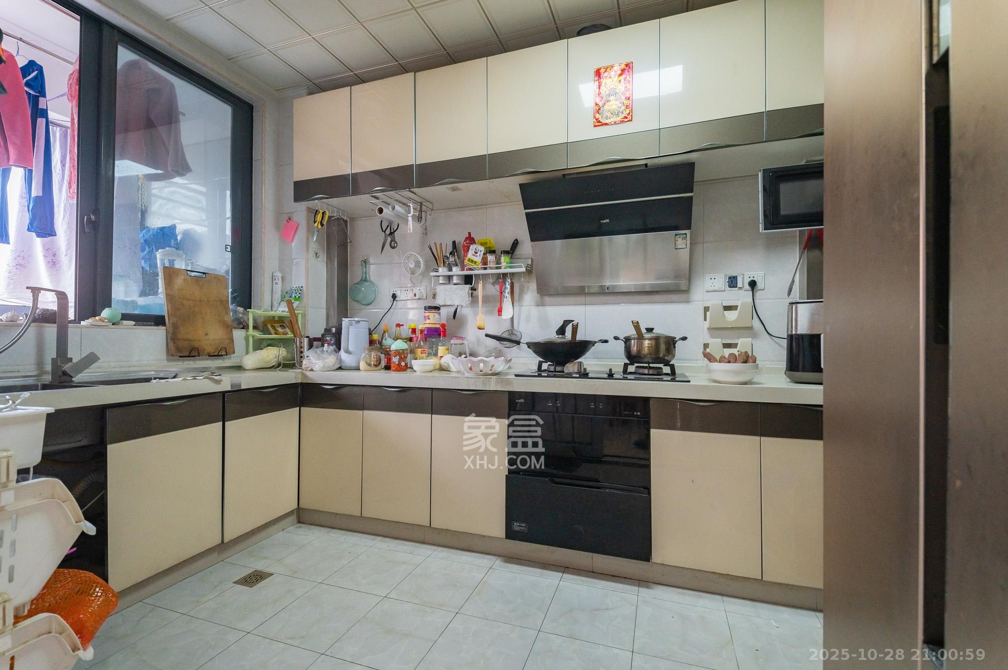 深业睿城 4室2厅3卫 189.8万 深业睿城 4室2厅3卫 189.8万厨房