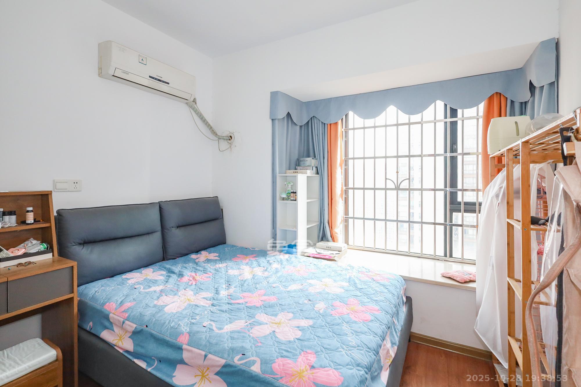 钰龙天下一期  2室2厅1卫    230.0万卧室