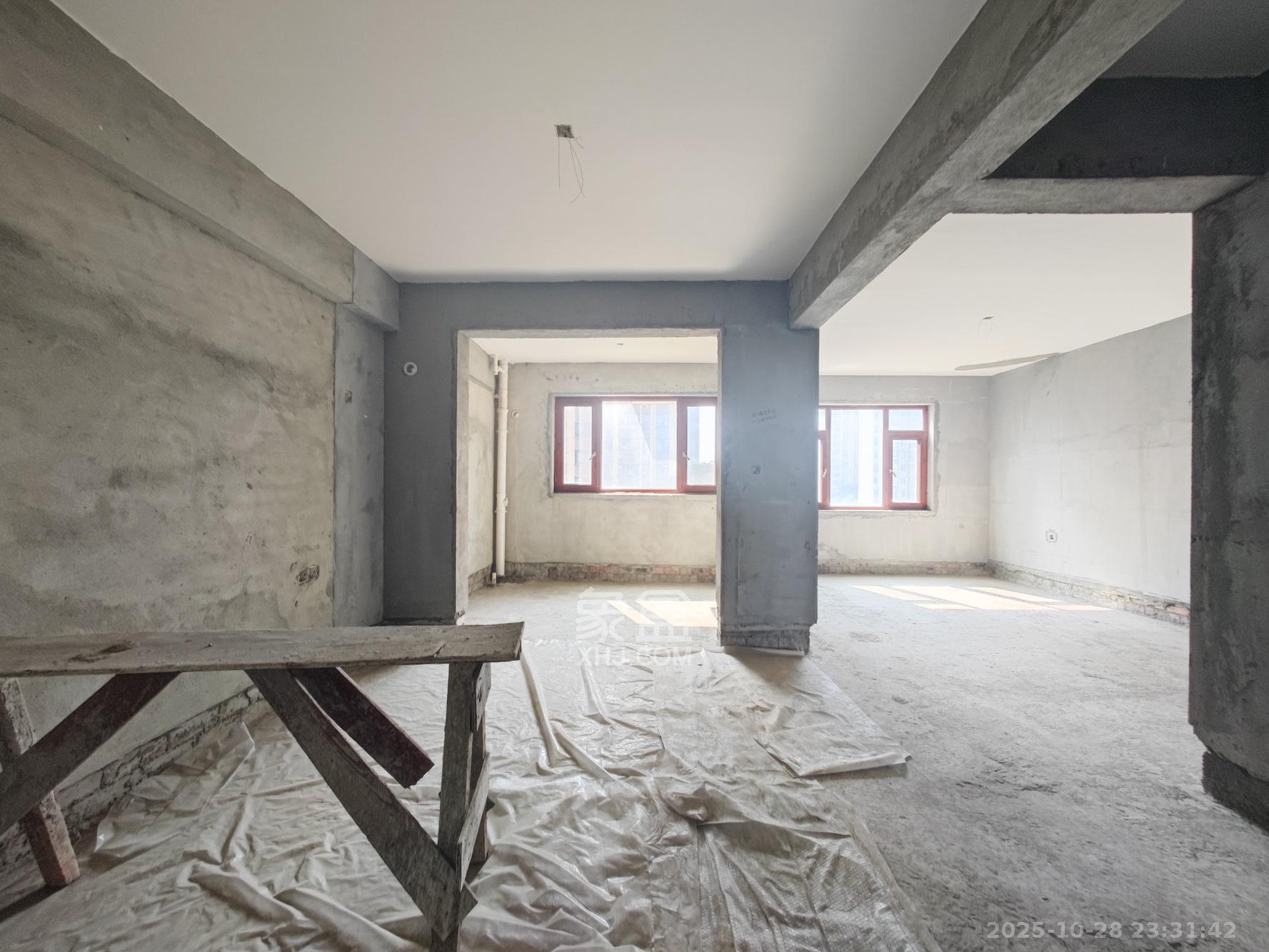 湘核新家园  4室2厅2卫    128.0万 湘核新家园  4室2厅2卫    128.0万卧室