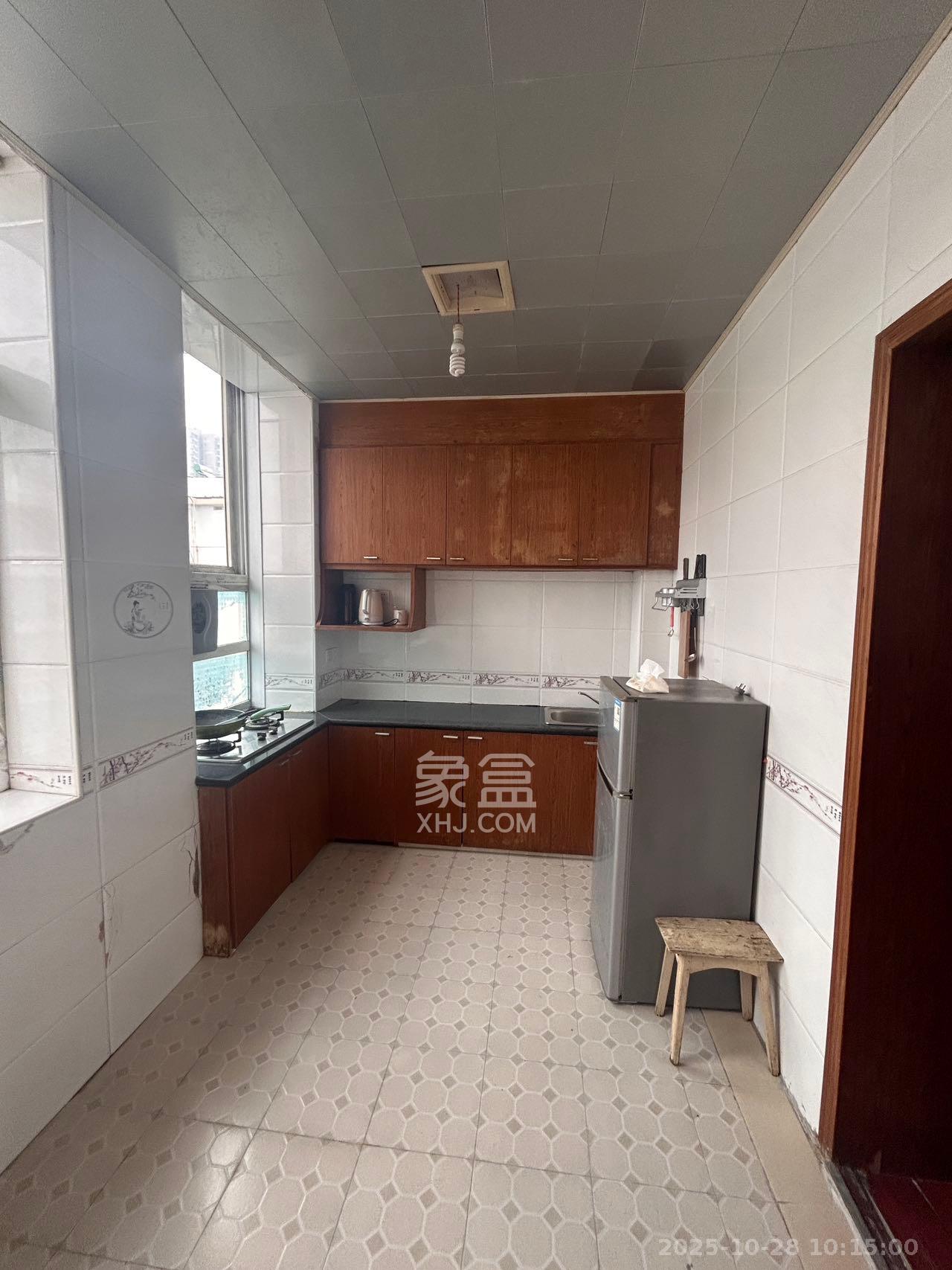 中南村(一二三村)  2室2厅1卫    600.0元/月 中南村(一二三村)  2室2厅1卫    600.0元/月室内图