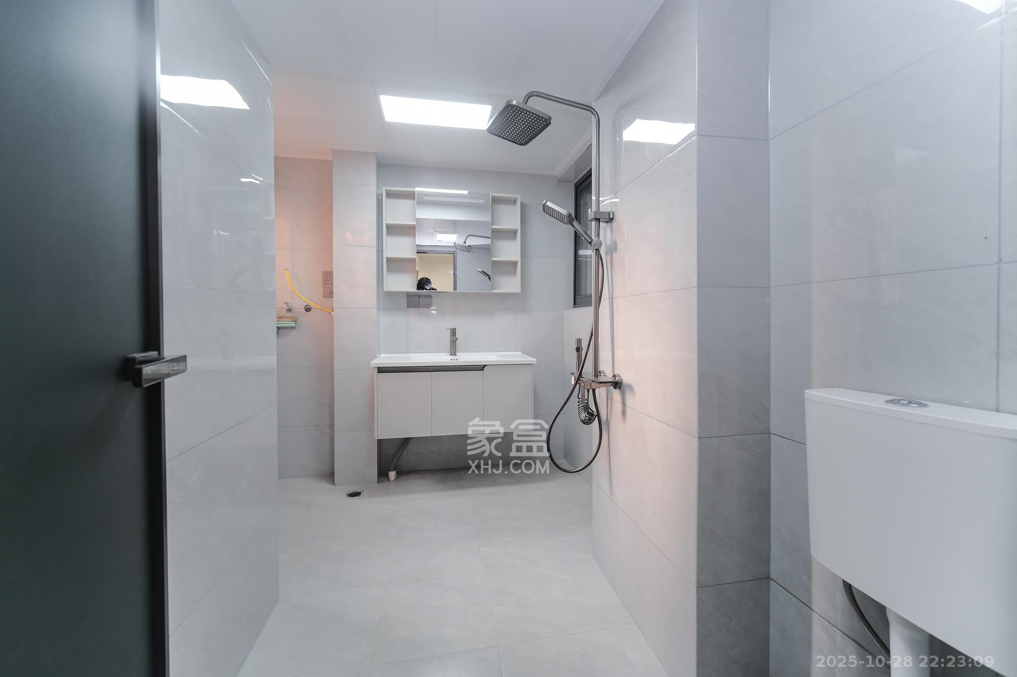 三一街区  3室2厅1卫    59.8万卫生间