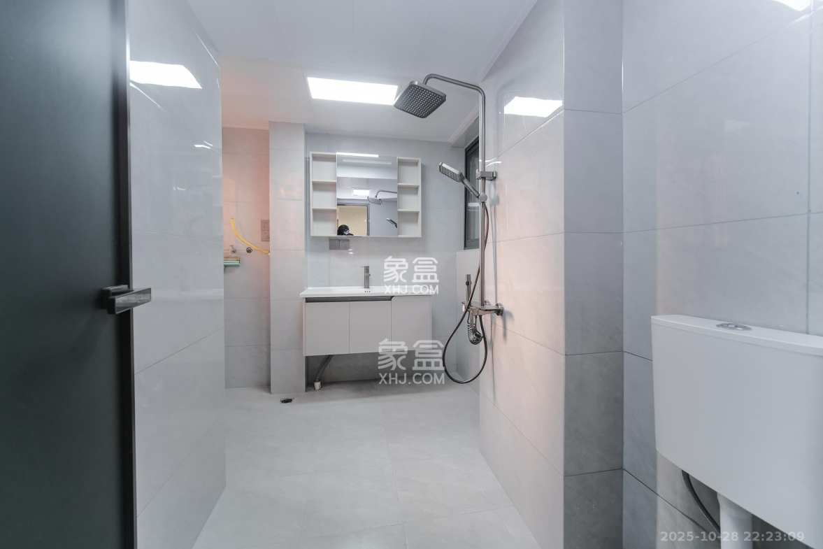 三一街区 3室2厅1卫 59.8万 三一街区 3室2厅1卫 59.8万卫生间