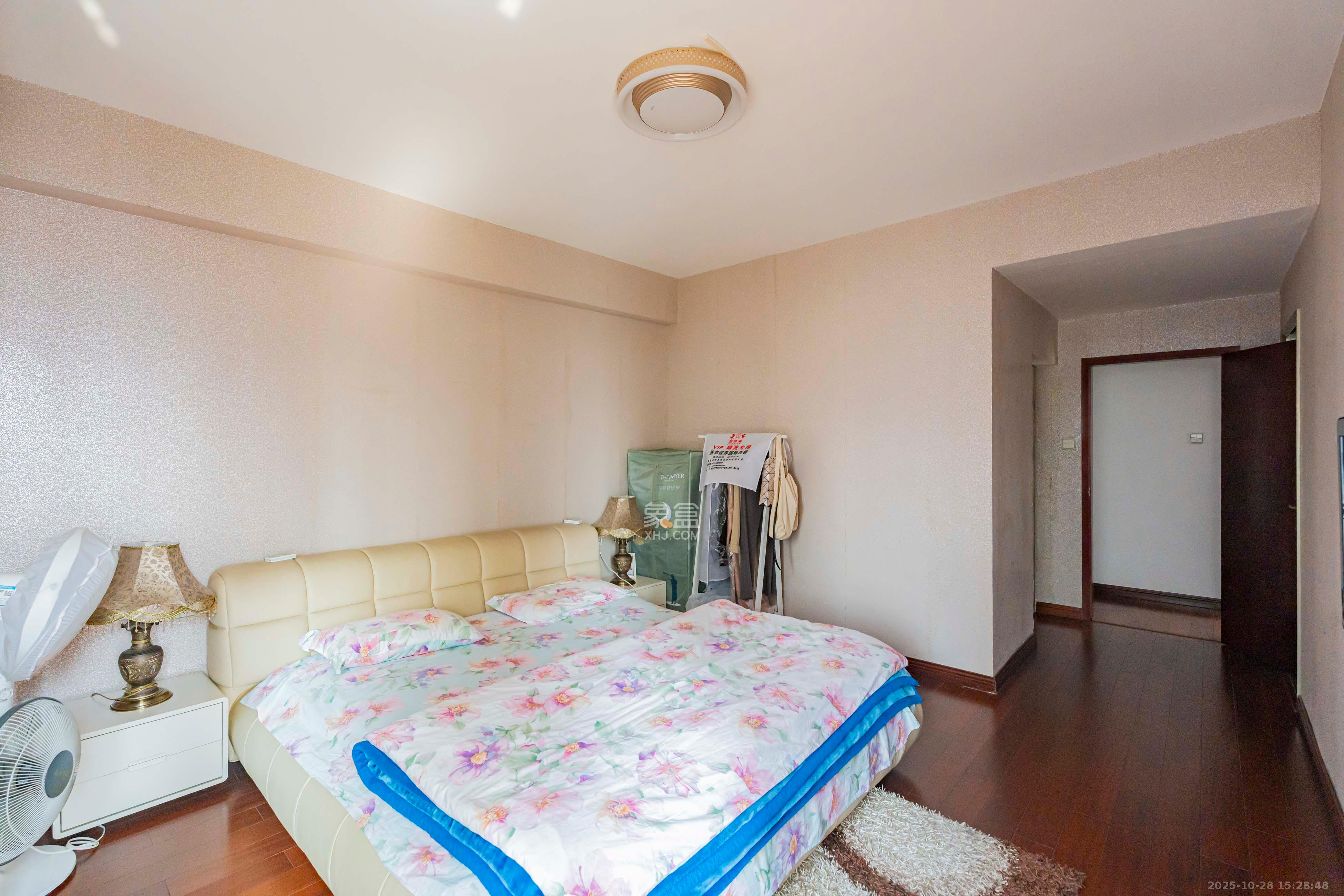 华盛新外滩  4室2厅2卫    170.0万 华盛新外滩  4室2厅2卫    170.0万卧室