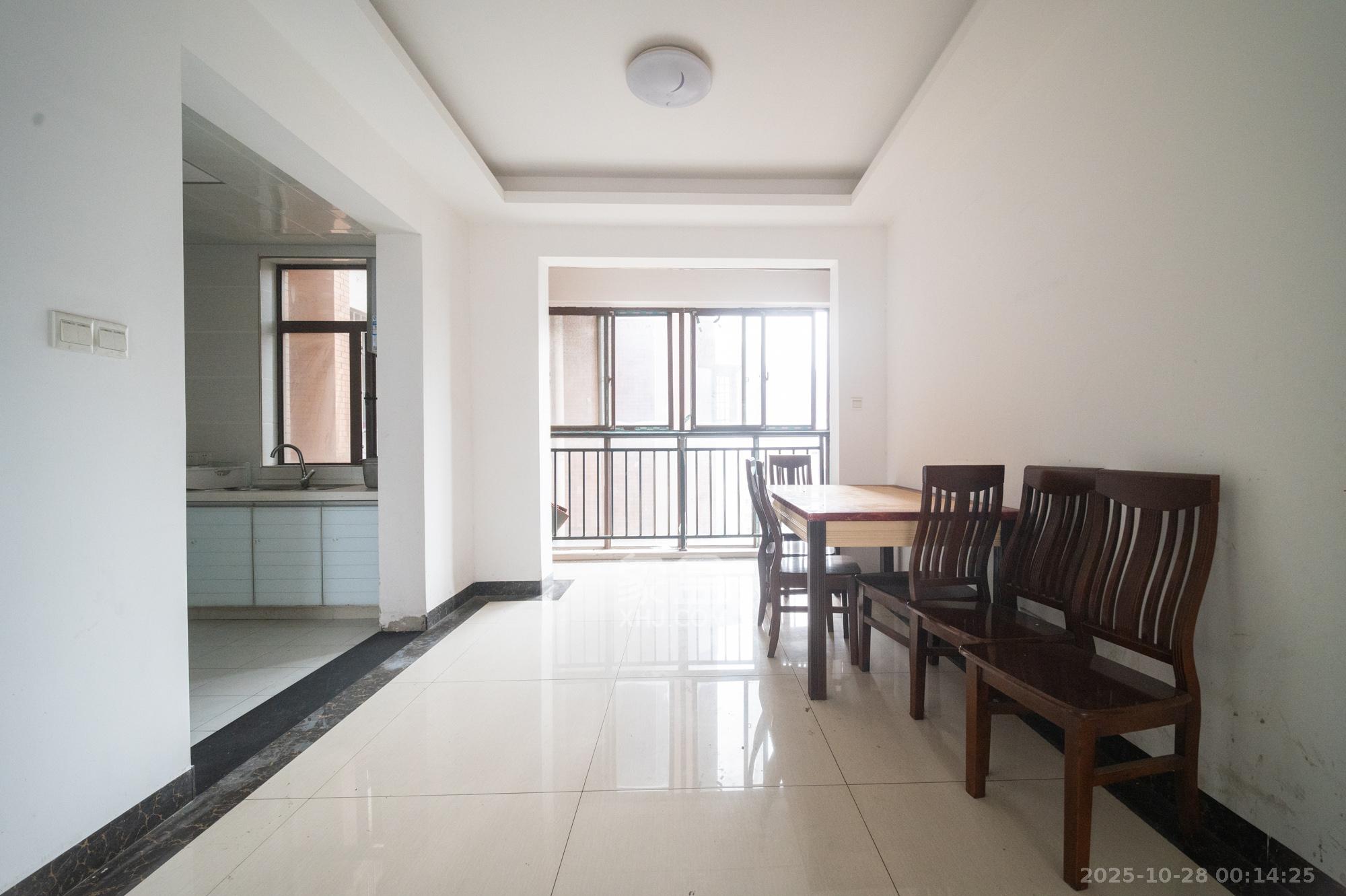 水岸世景  3室2厅1卫    90.0万 水岸世景  3室2厅1卫    90.0万客厅