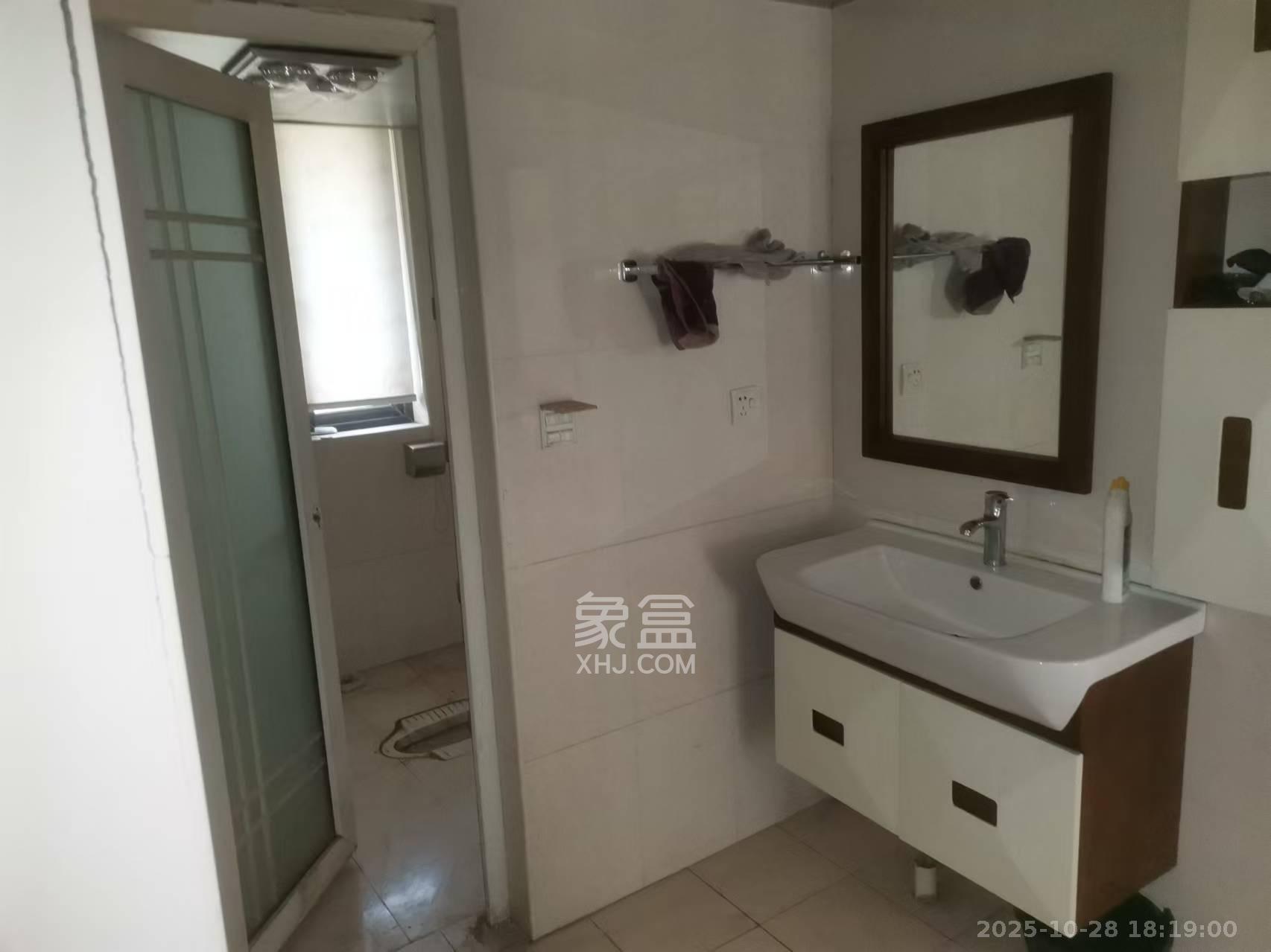 尚都花园城  3室2厅1卫    2300.0元/月室内图