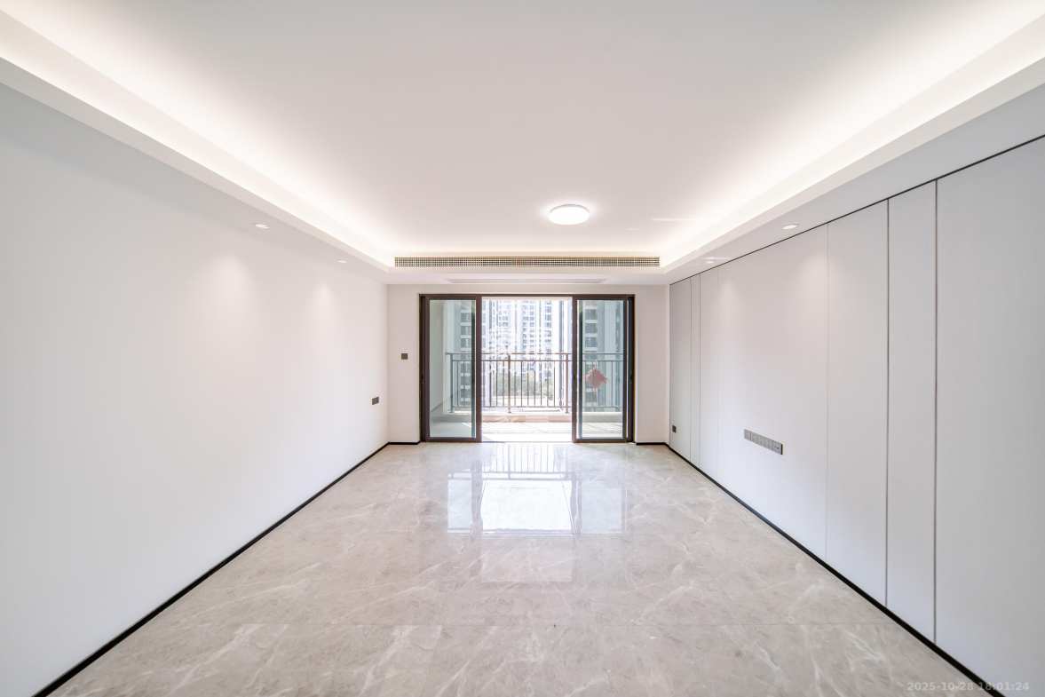 旭辉国宸府  4室2厅2卫    175.0万 旭辉国宸府  4室2厅2卫    175.0万客厅