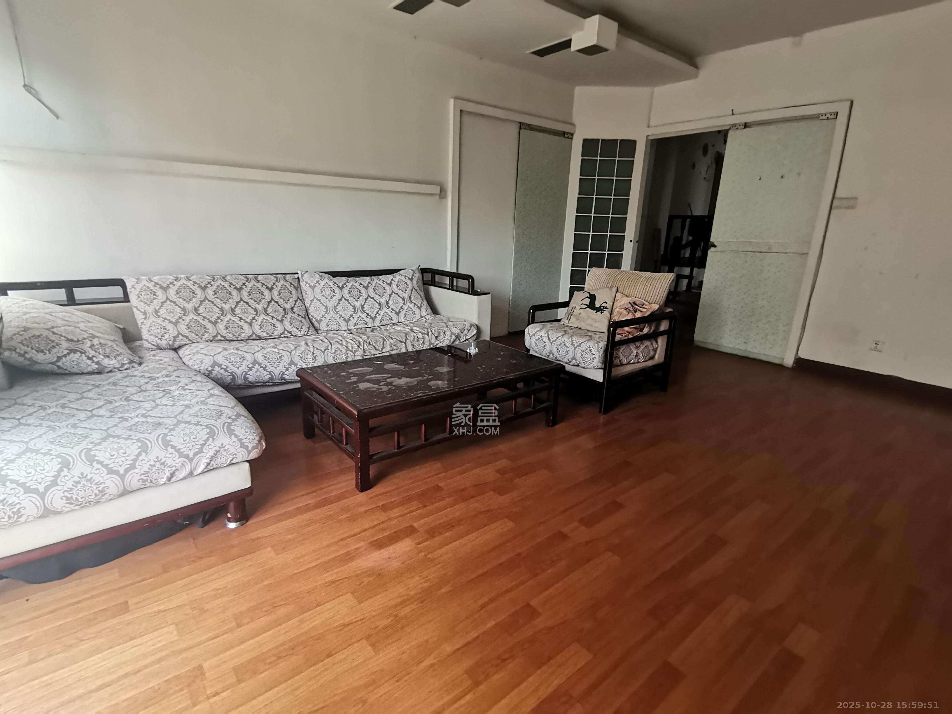 丹桂雅苑  4室2厅2卫    2500.0元/月 丹桂雅苑  4室2厅2卫    2500.0元/月室内图